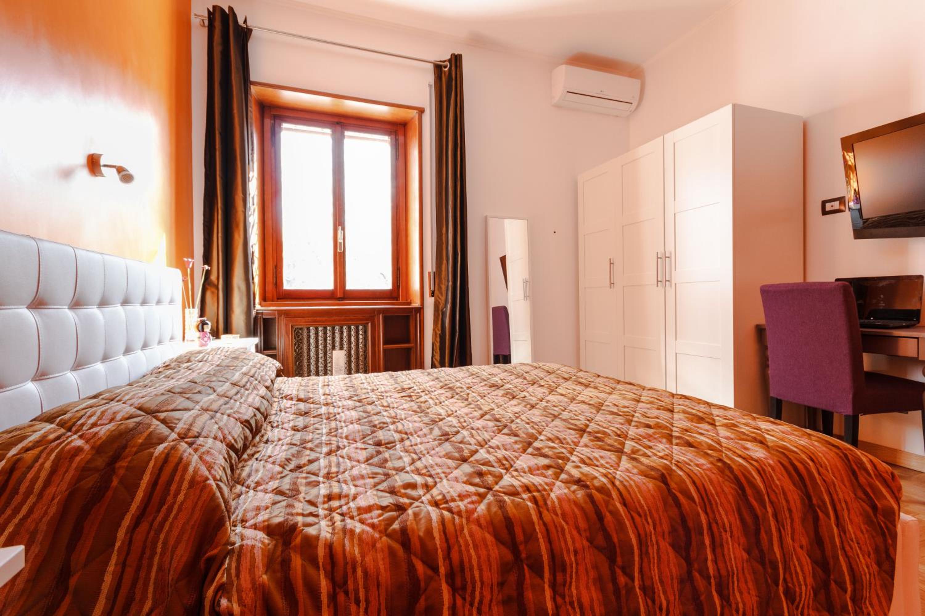 Double Room with External Private Bathroom
