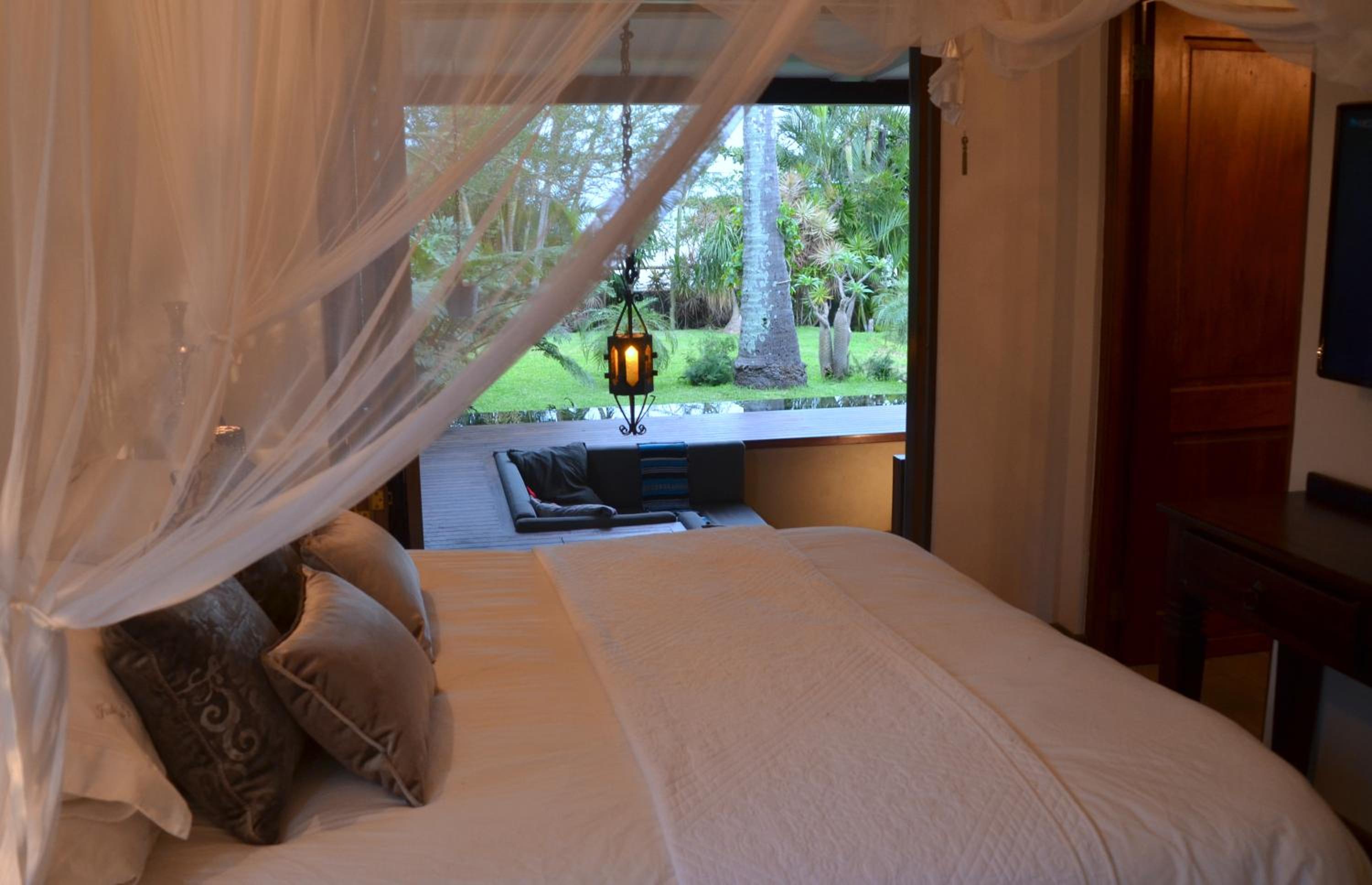 Deluxe Suite with Spa Bath - Photo 6