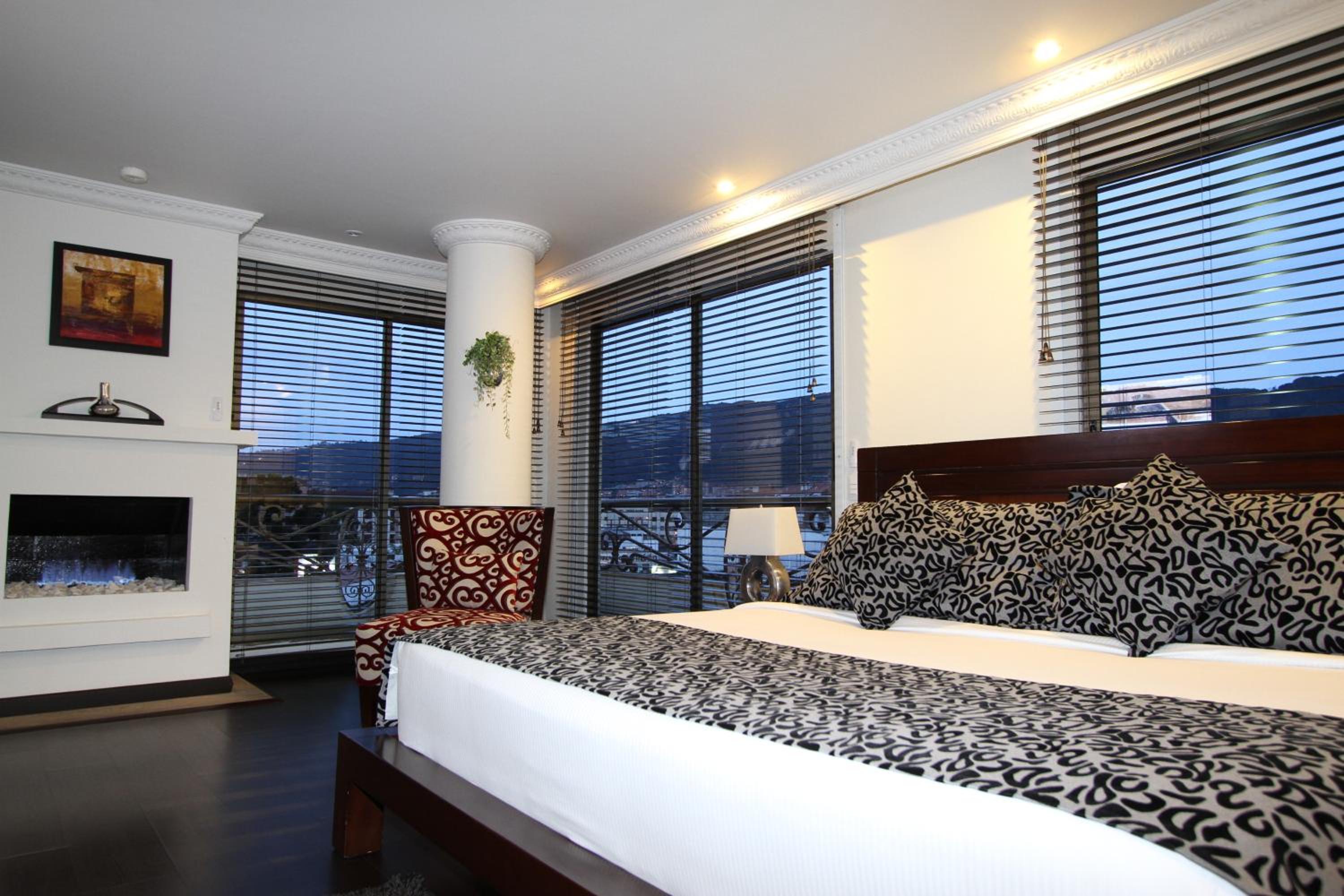 Deluxe Suite with Spa Bath photo 3