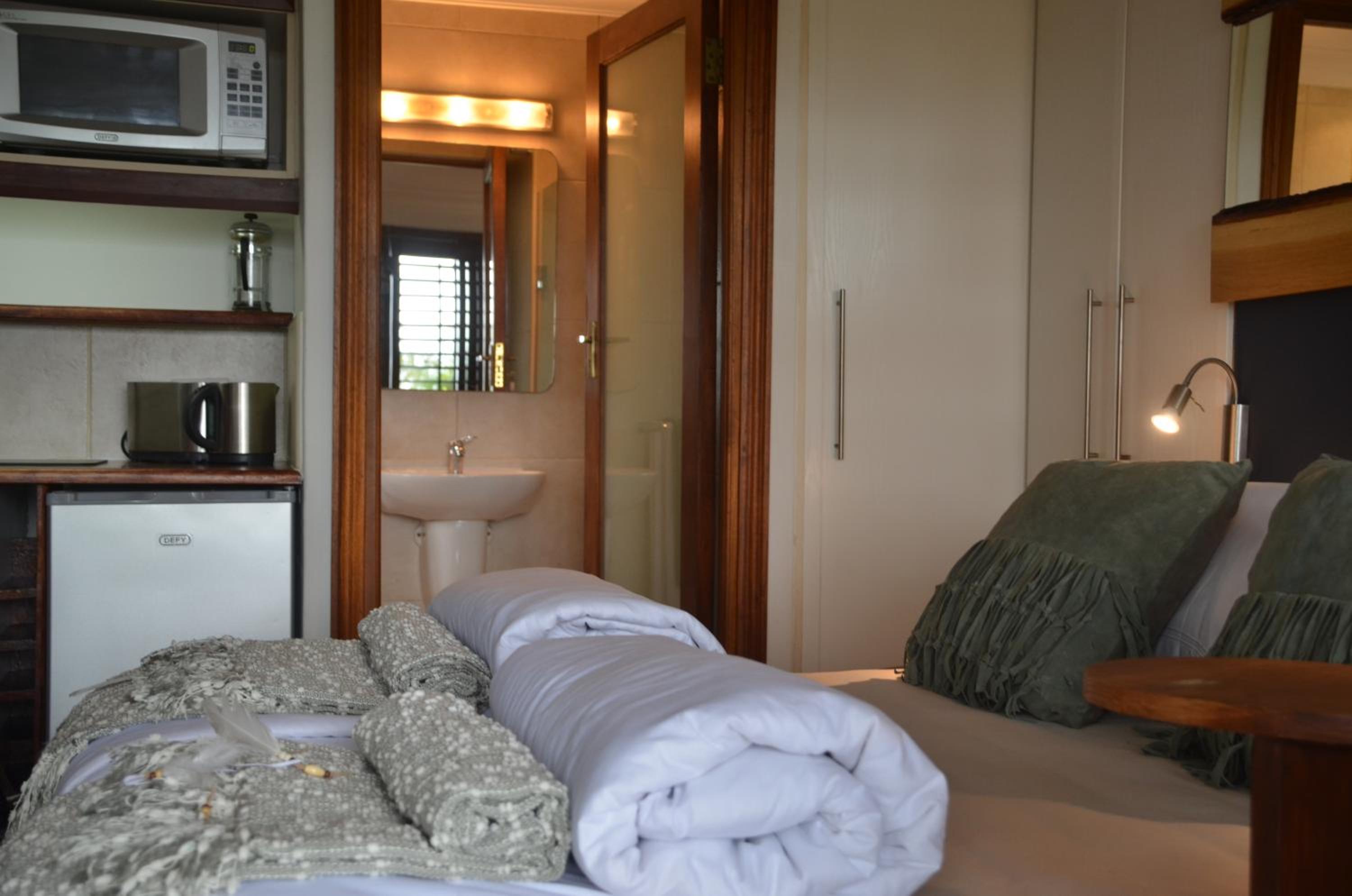 Deluxe Suite with Sea View - Photo 6