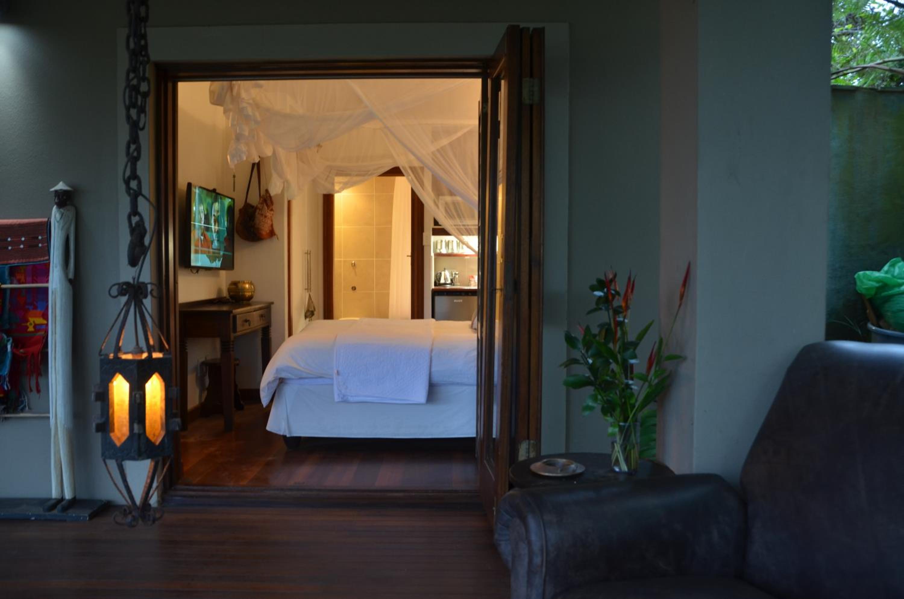 Deluxe Suite with Spa Bath - Photo 5