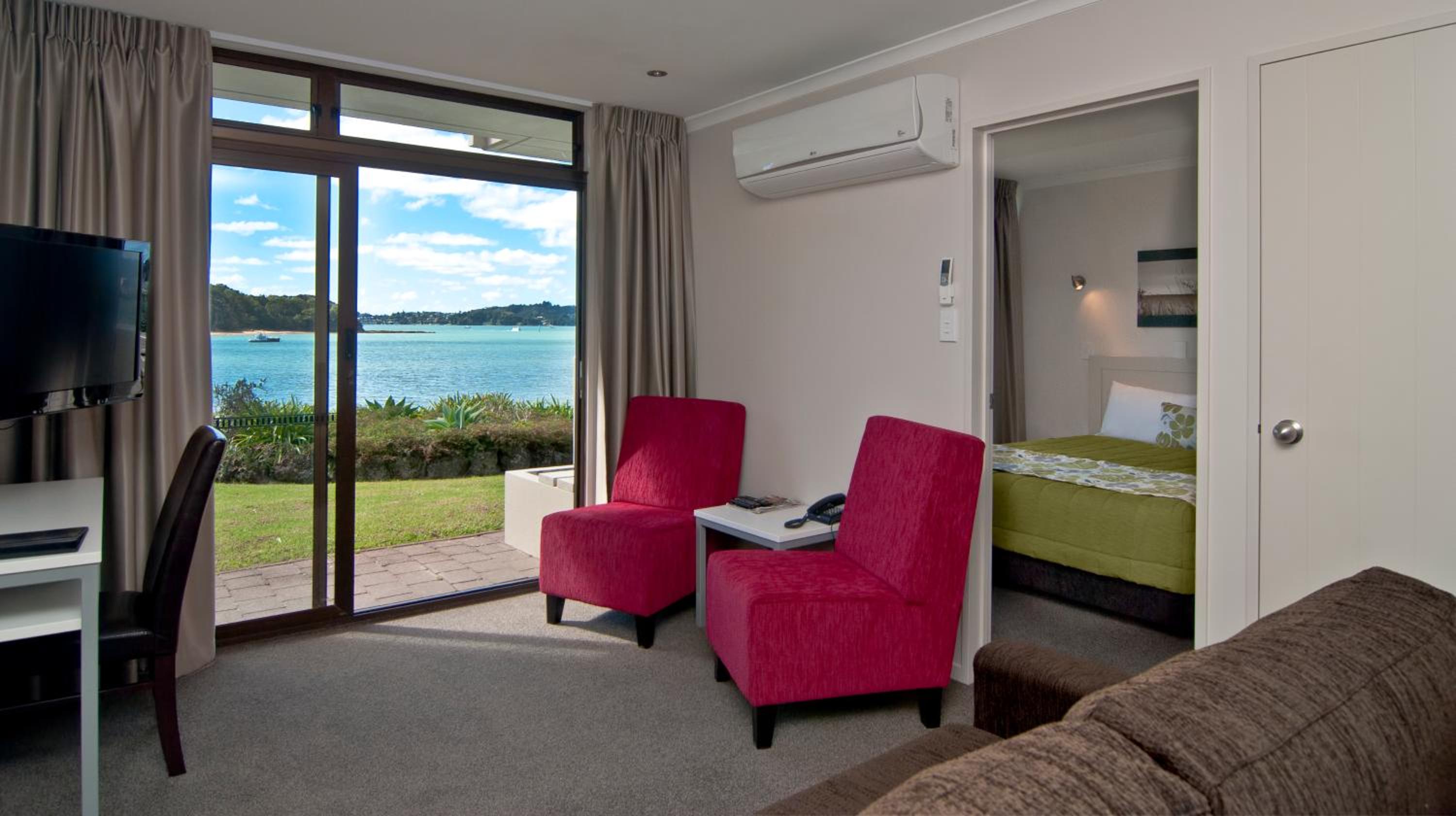 Deluxe Suite with Sea View - Water Front photo 1