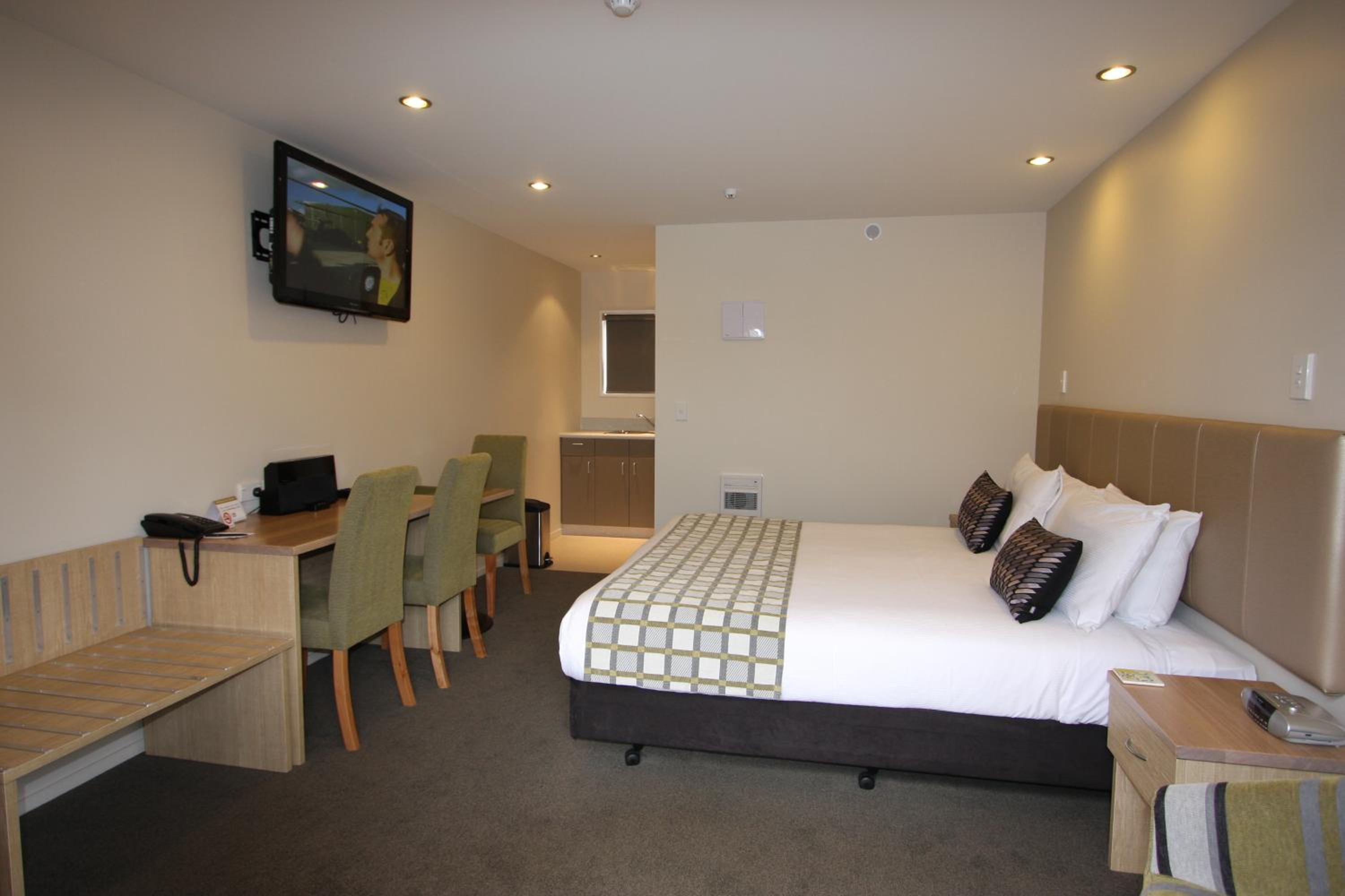 King Room with Spa Bath - Photo 3