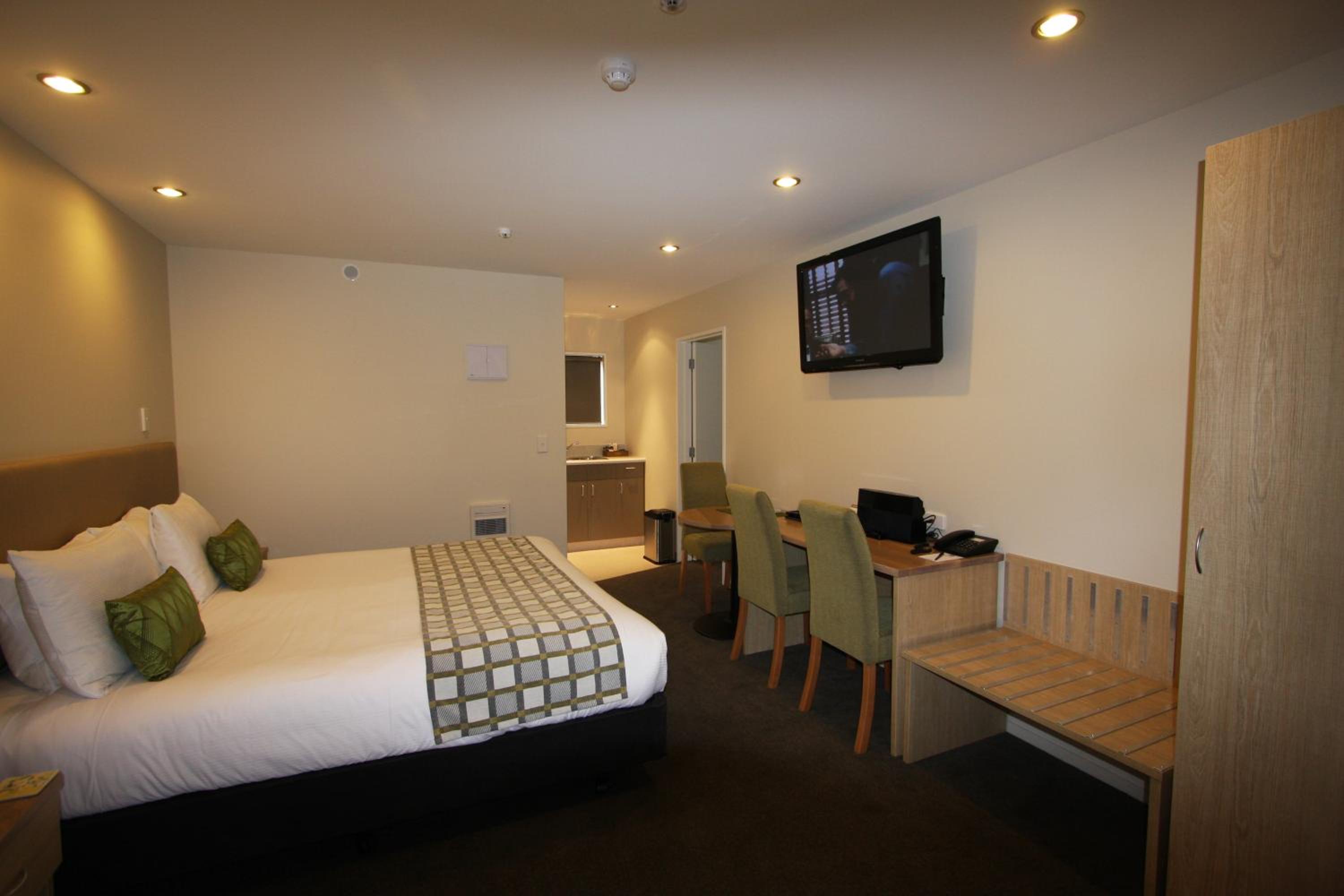 One-Bedroom Apartment - Photo 6