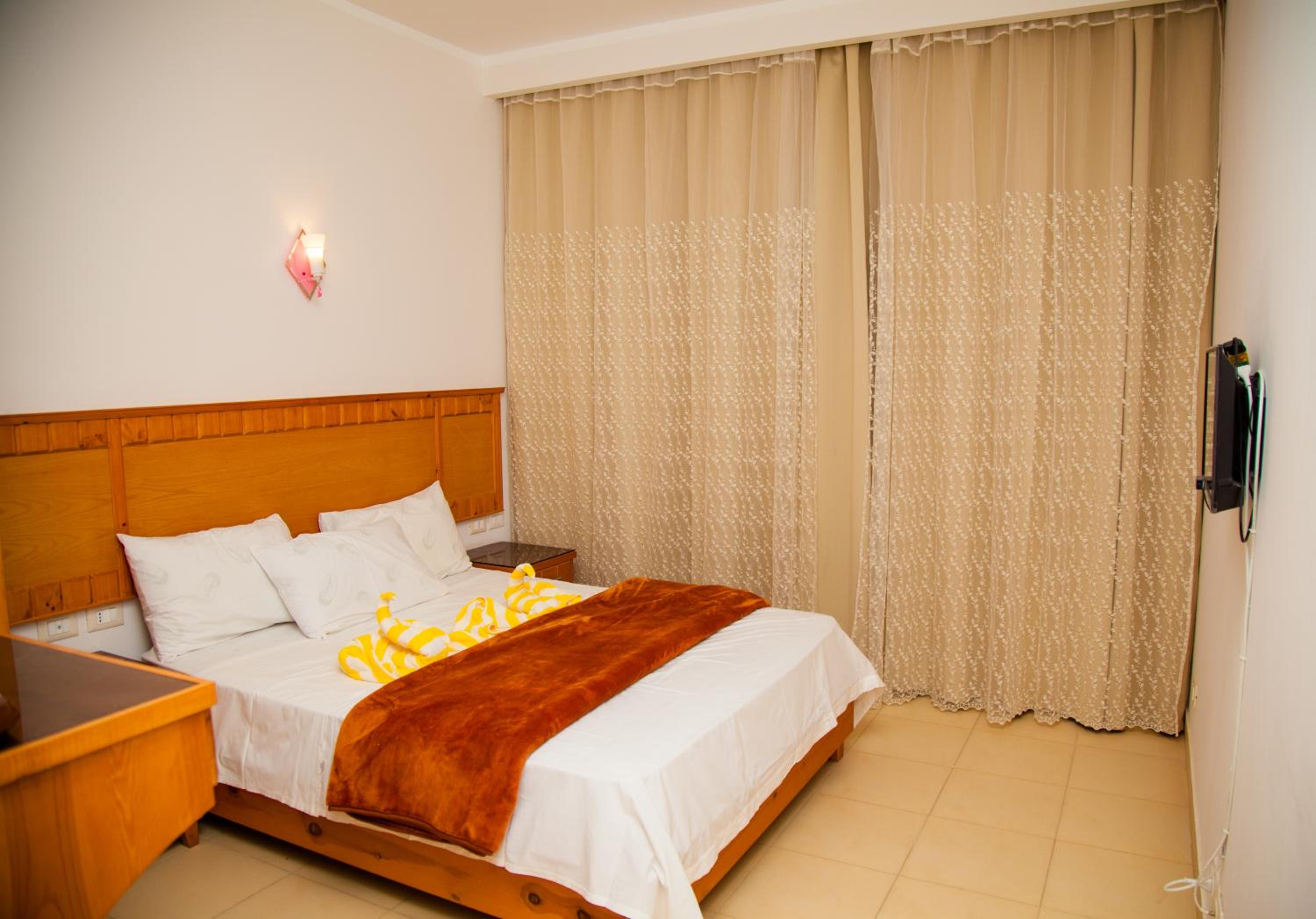 Double Room with Balcony - Photo 4