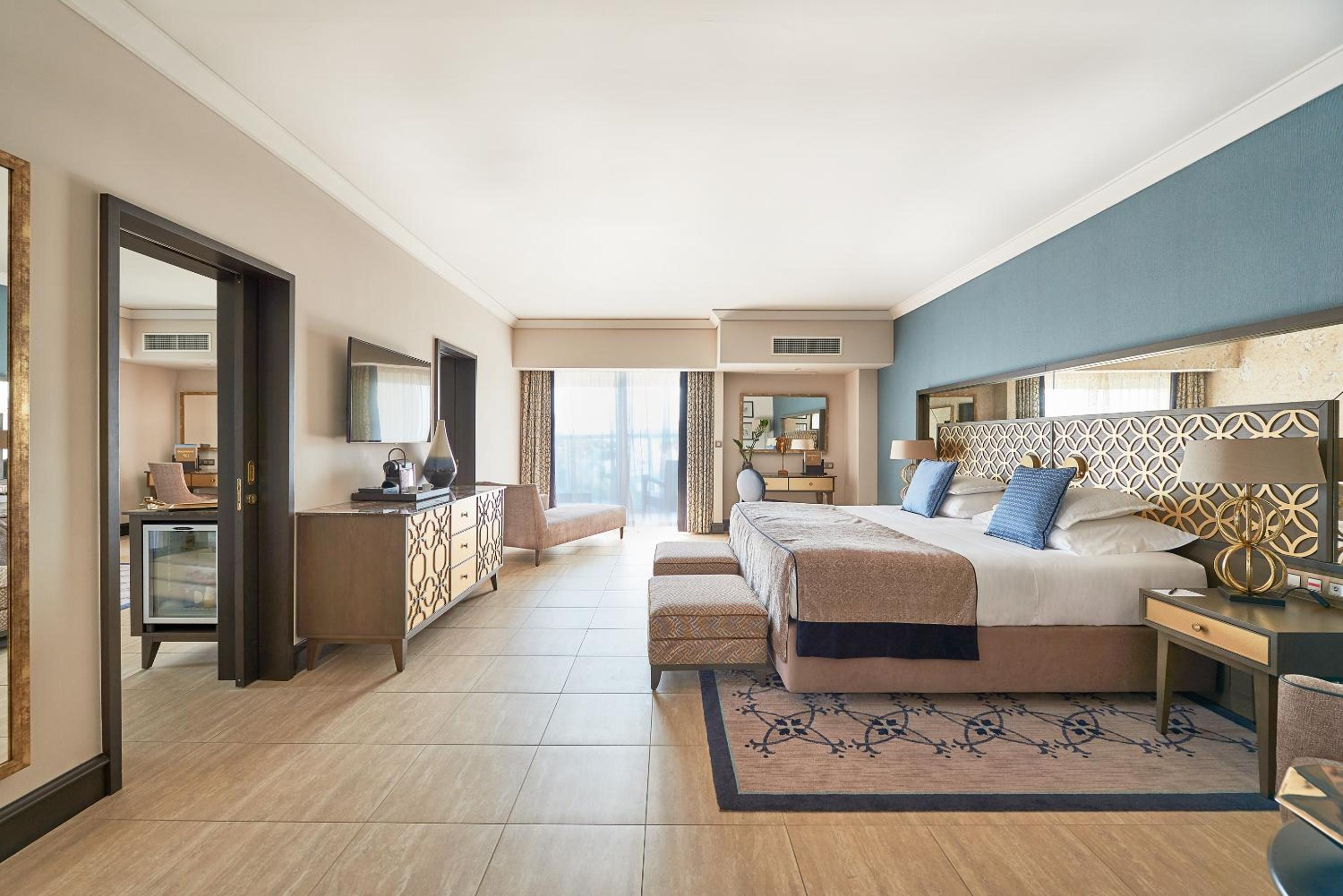 Premium Suite - Photo 1