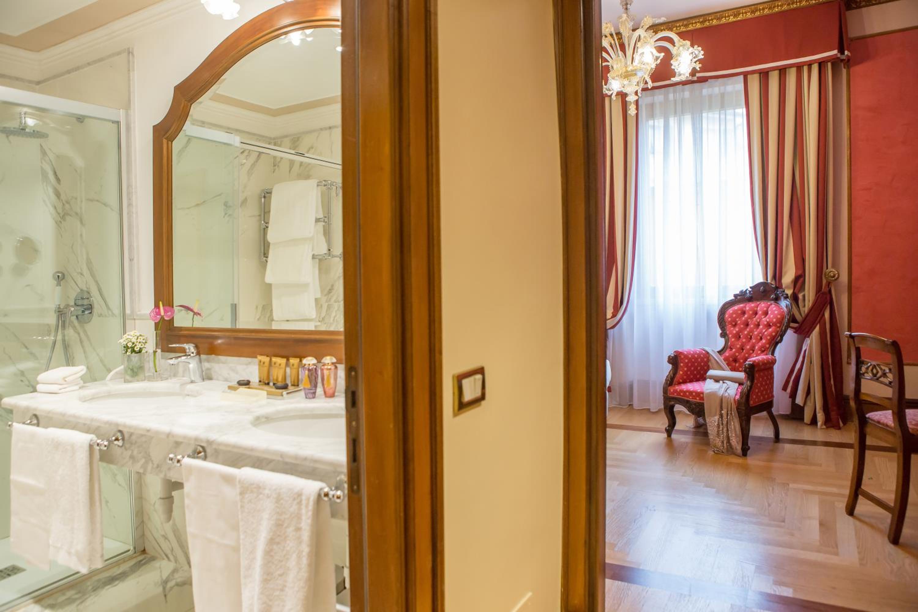 Double or Twin Room - Photo 4
