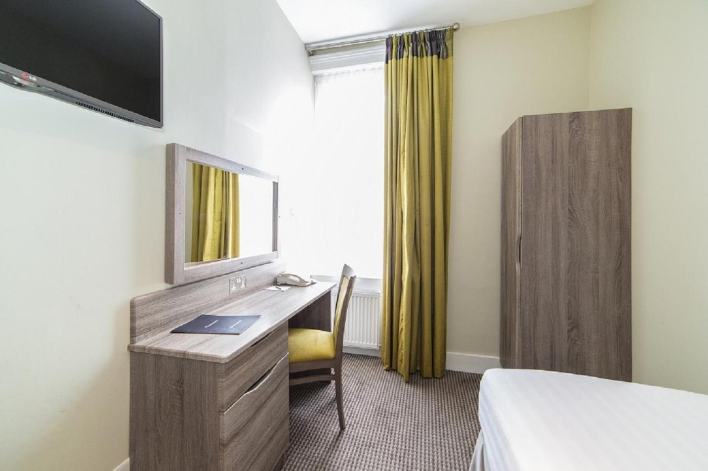 Small Double Room photo 1