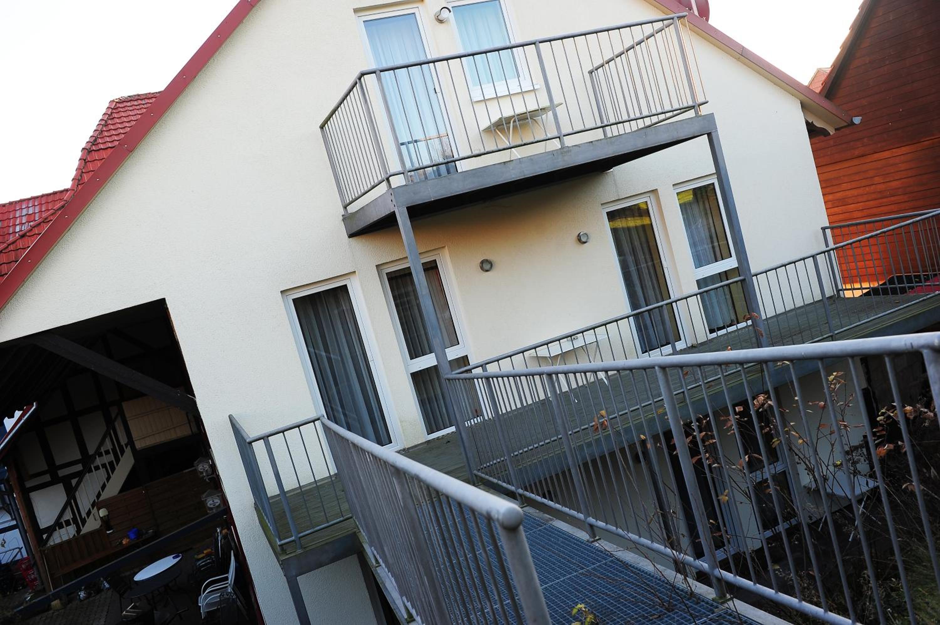 Apartment with Balcony photo 3