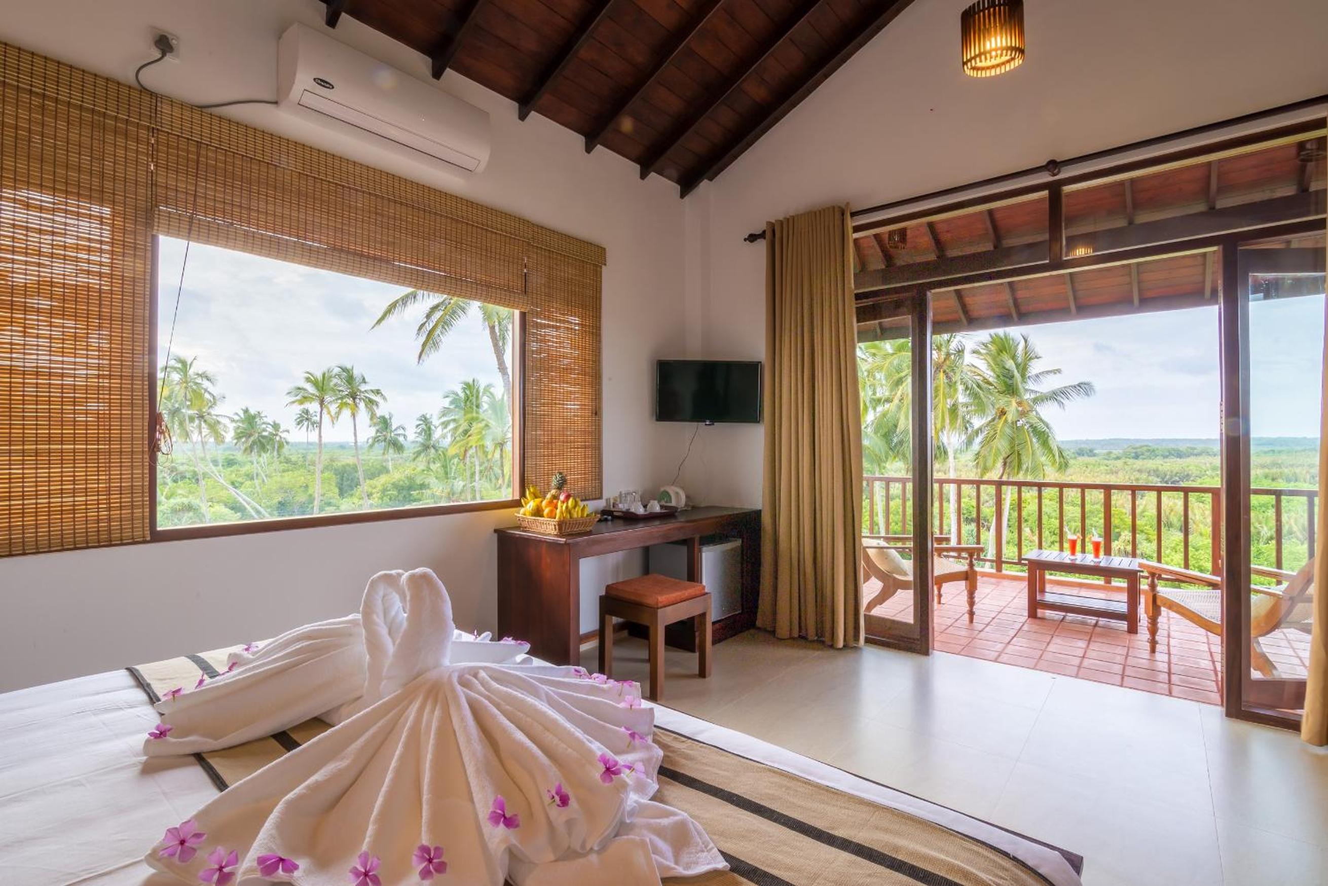 Deluxe Double or Twin Room with Lake View