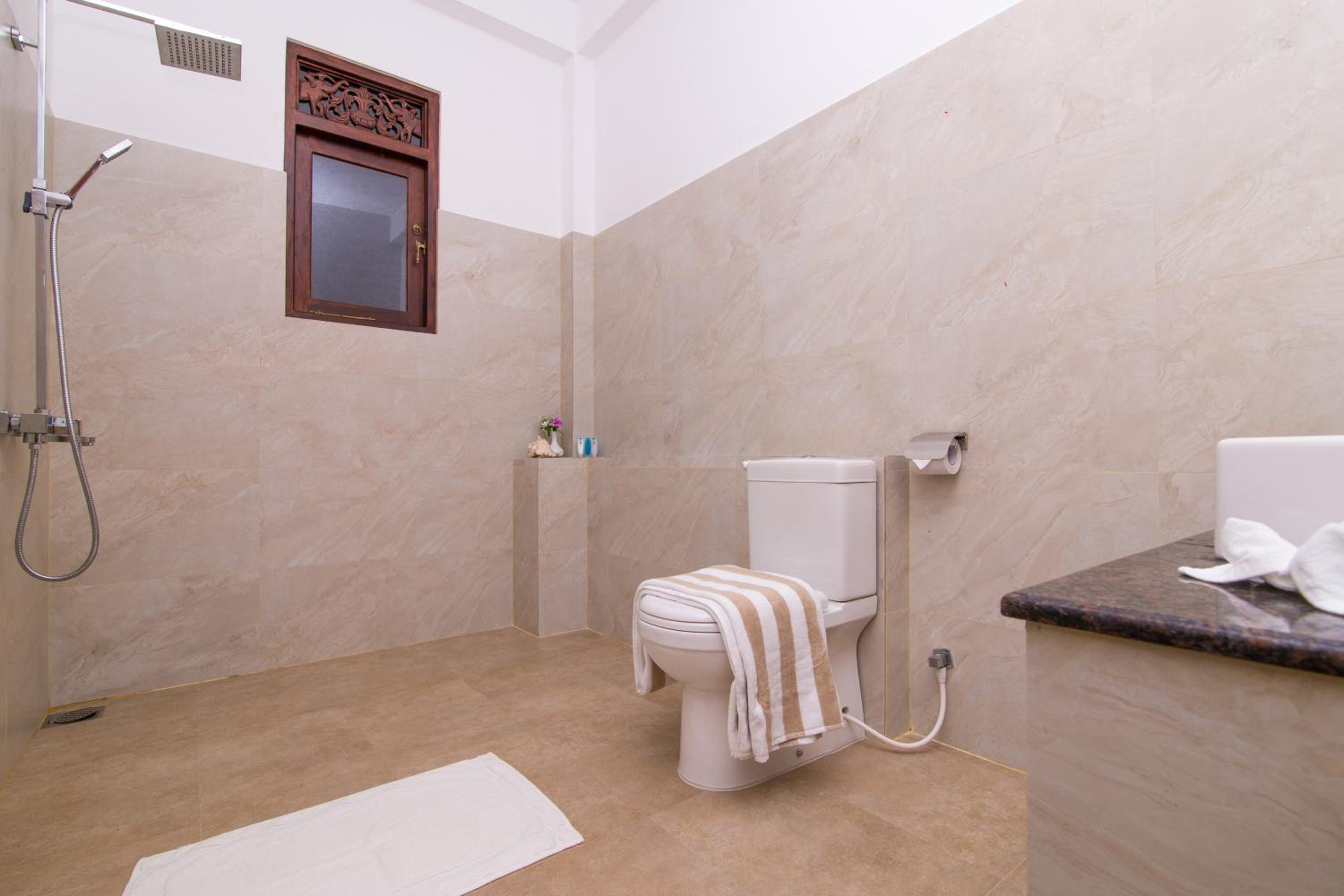 Deluxe Double Room with Side Sea View photo 2