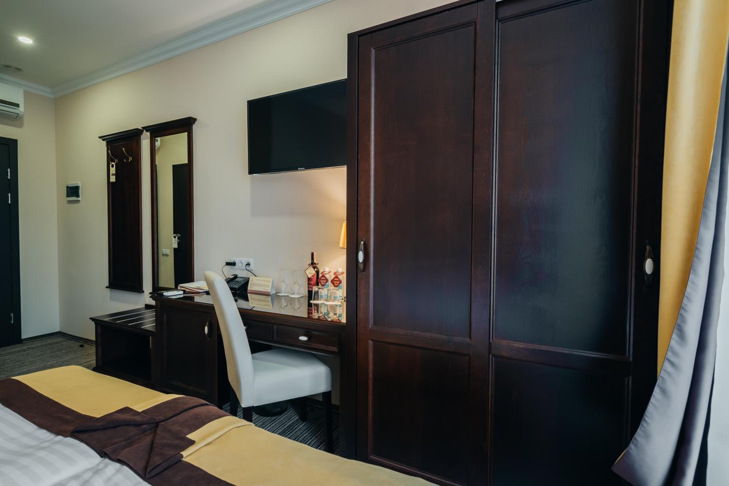 Standard Double or Twin Room photo 2