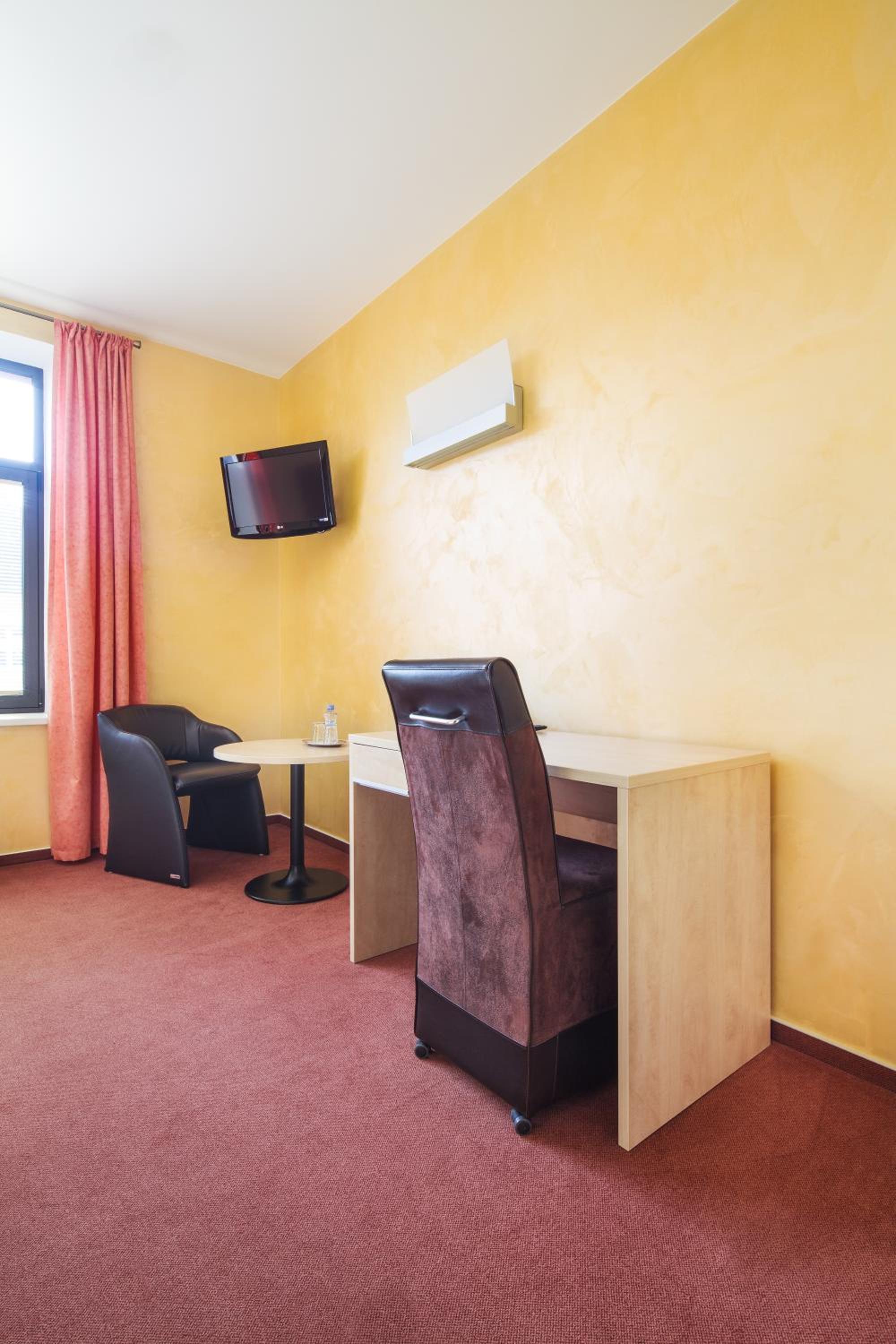 Twin Room - Photo 4