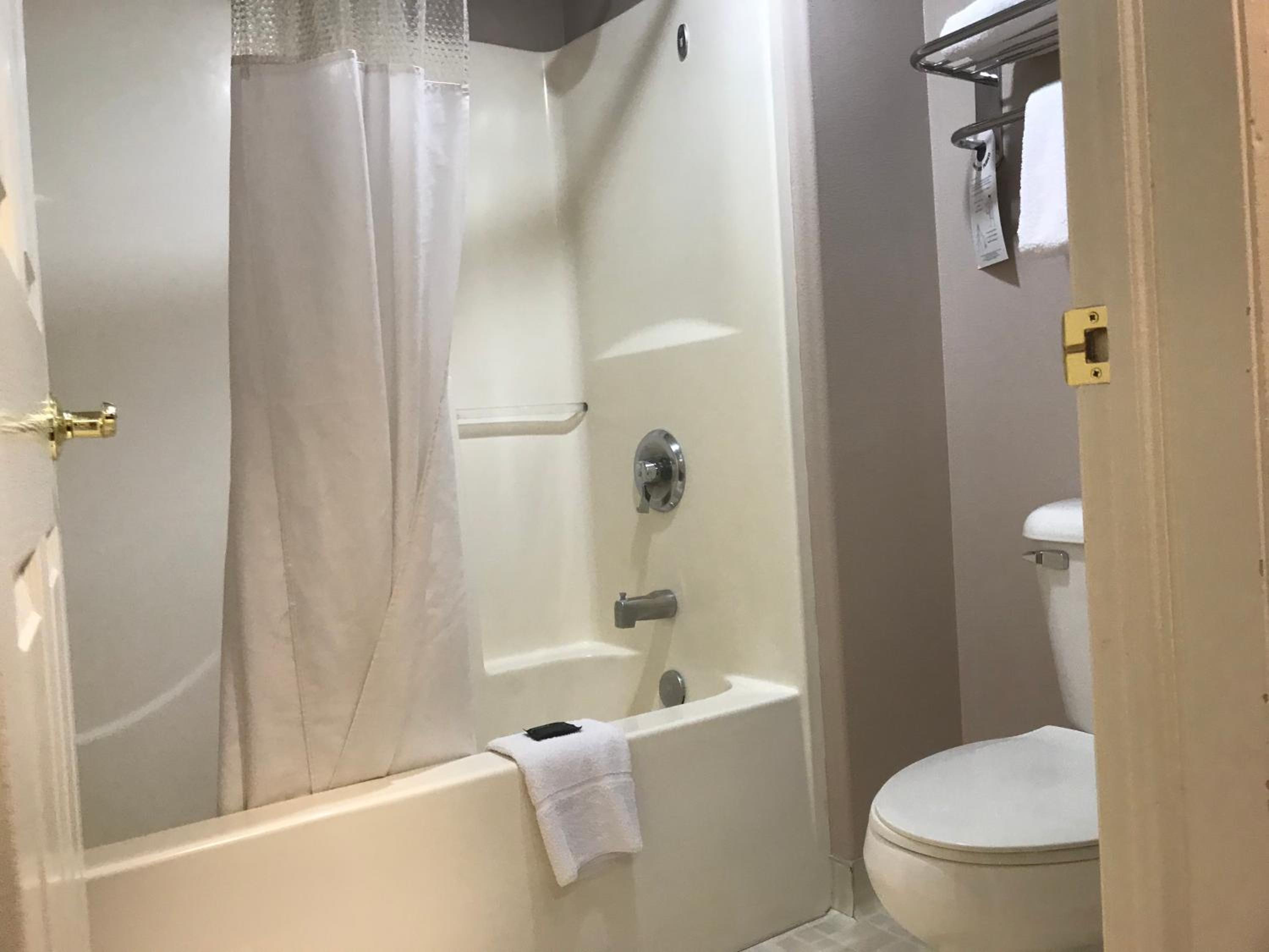 Quadruple Room - Photo 8