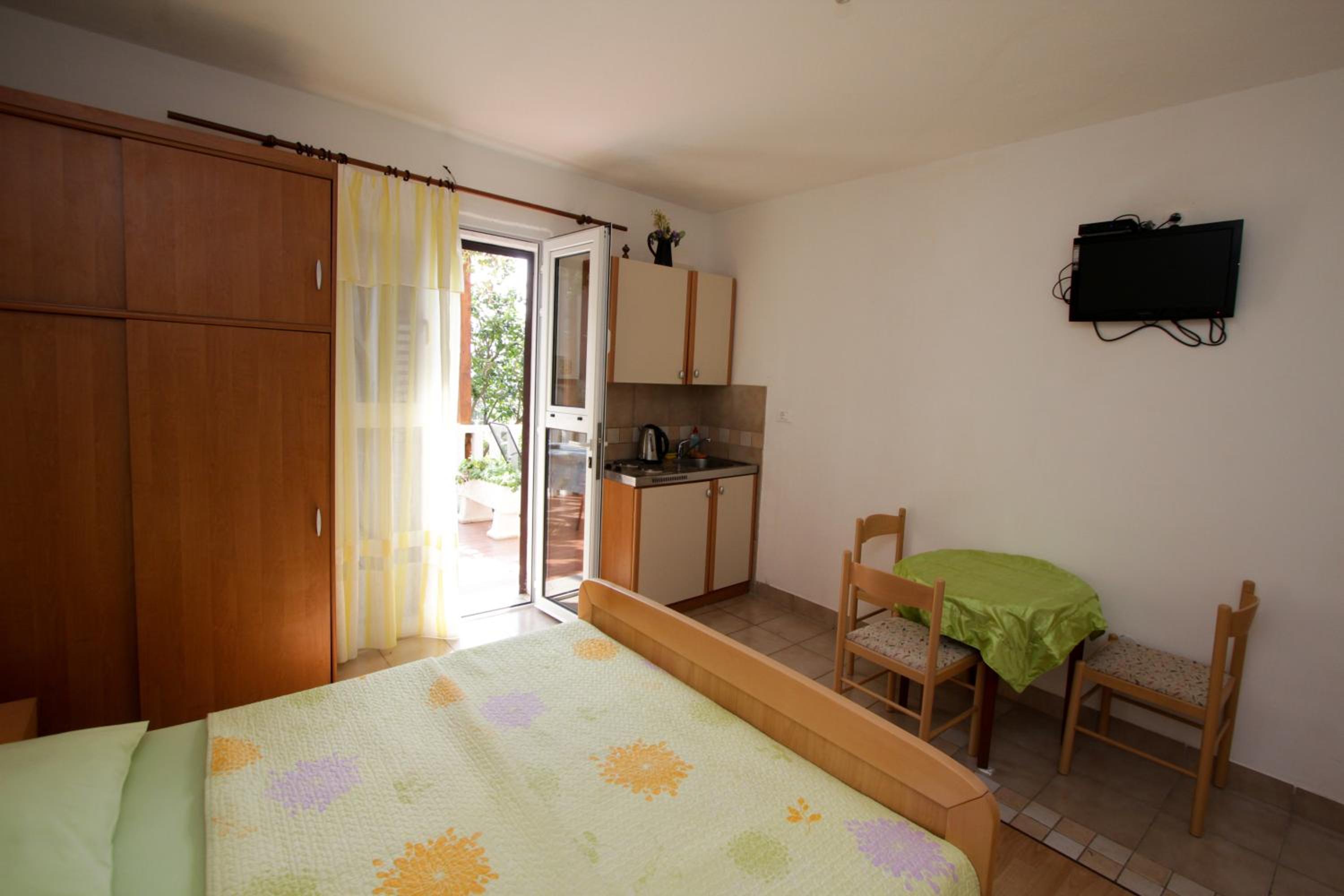 Studio Apartment photo 1