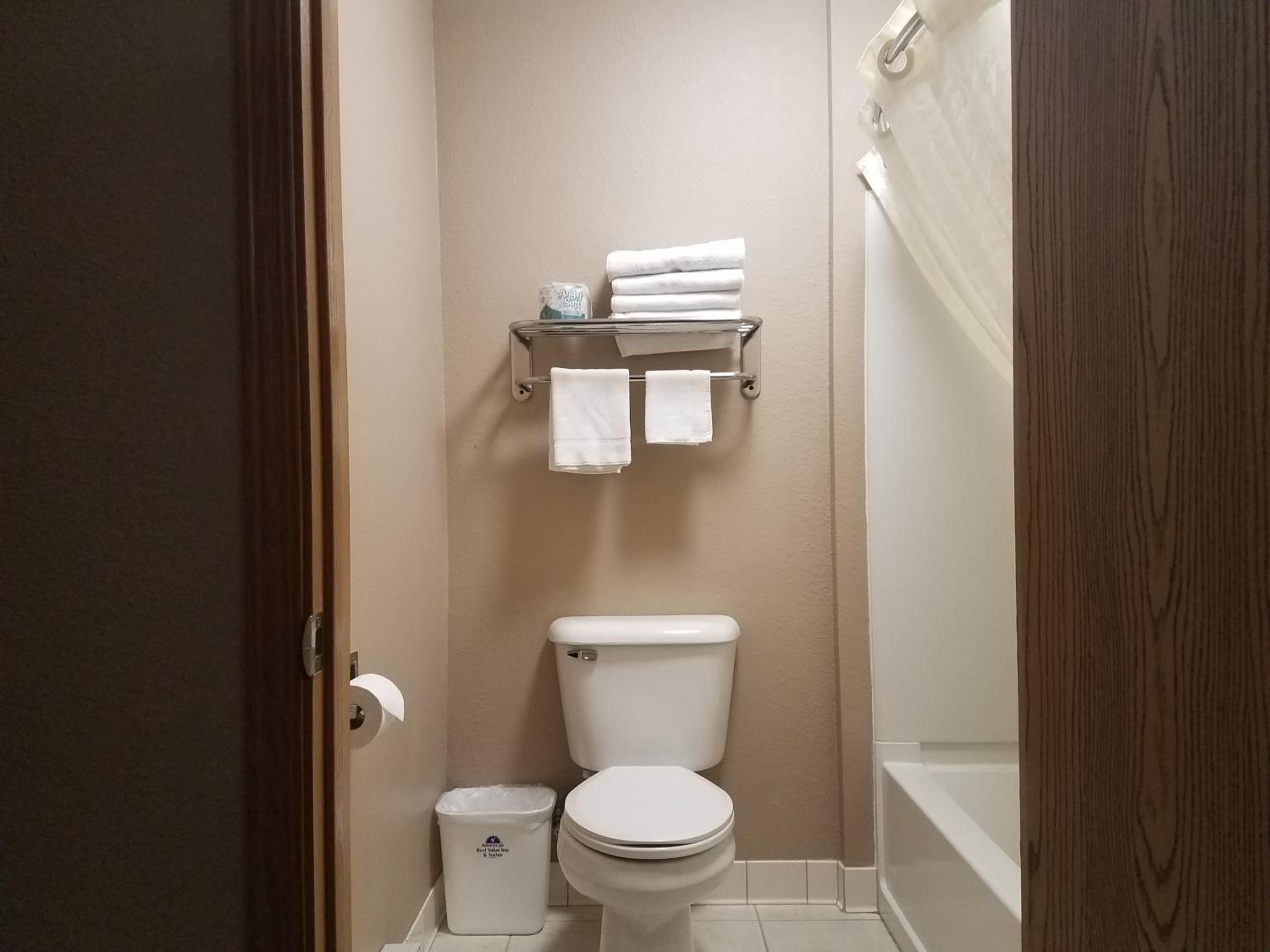 Queen Room - Non-Smoking photo 2