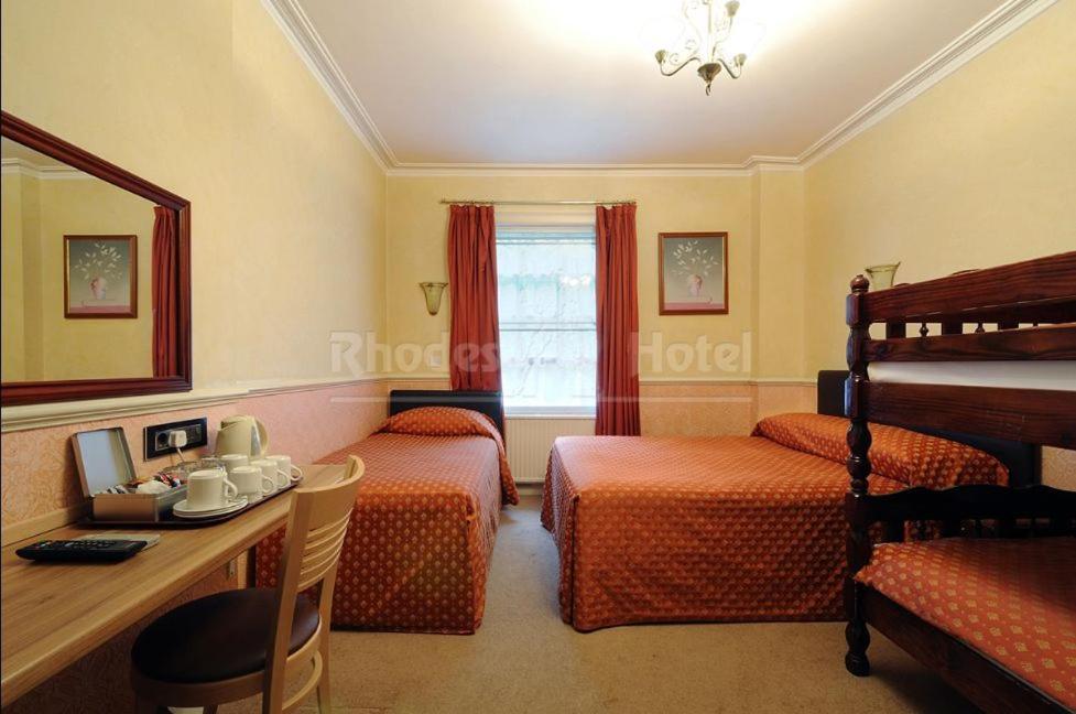 Family Room (5 Person) photo 3