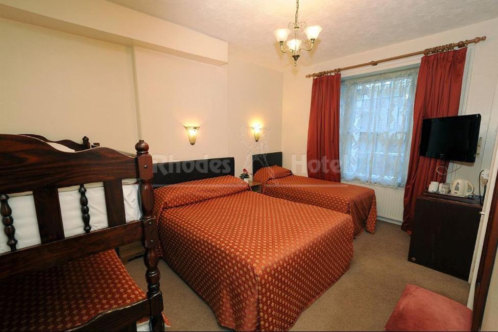 Family Room (5 Person) photo 1