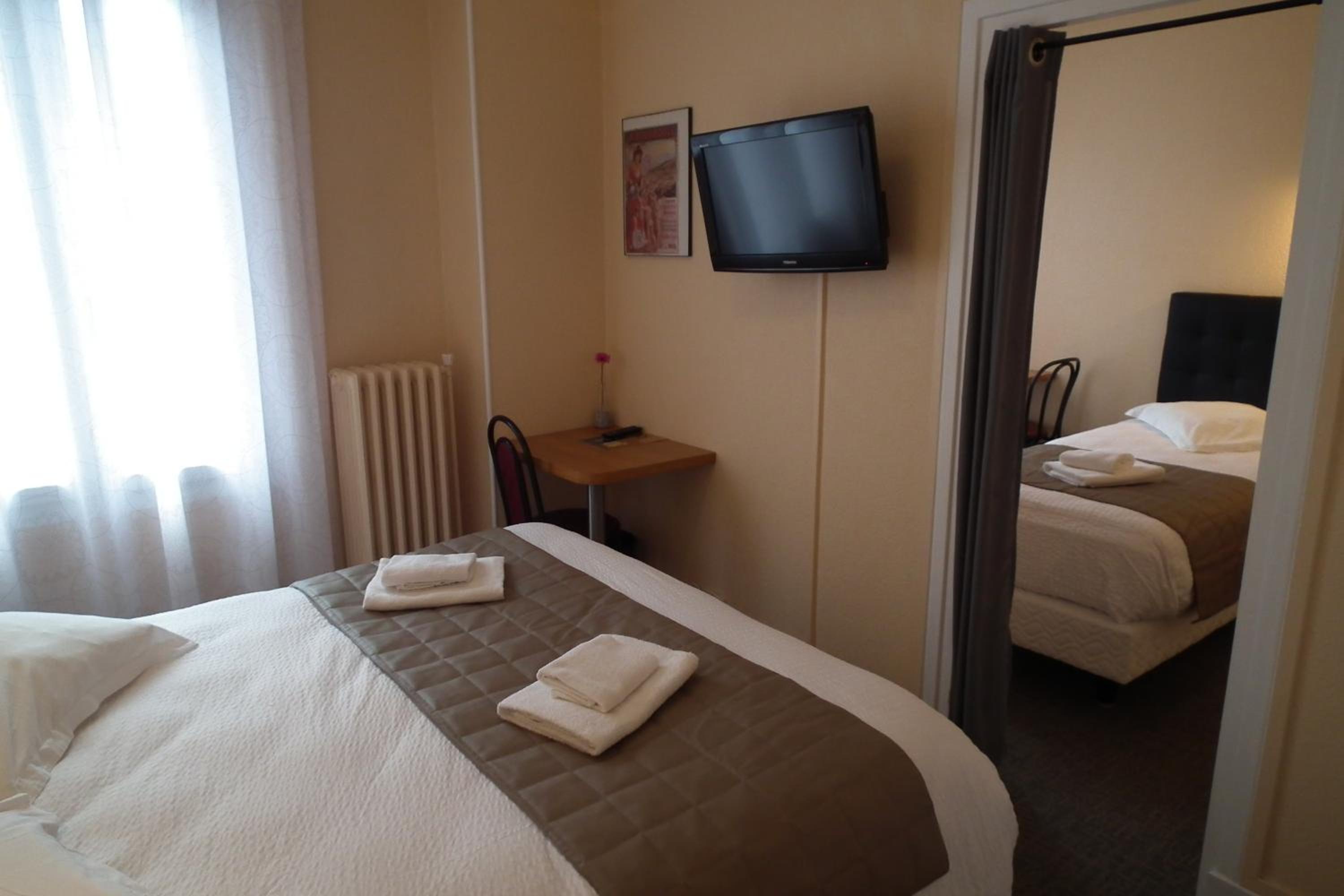 Standard Triple Room - Photo 3