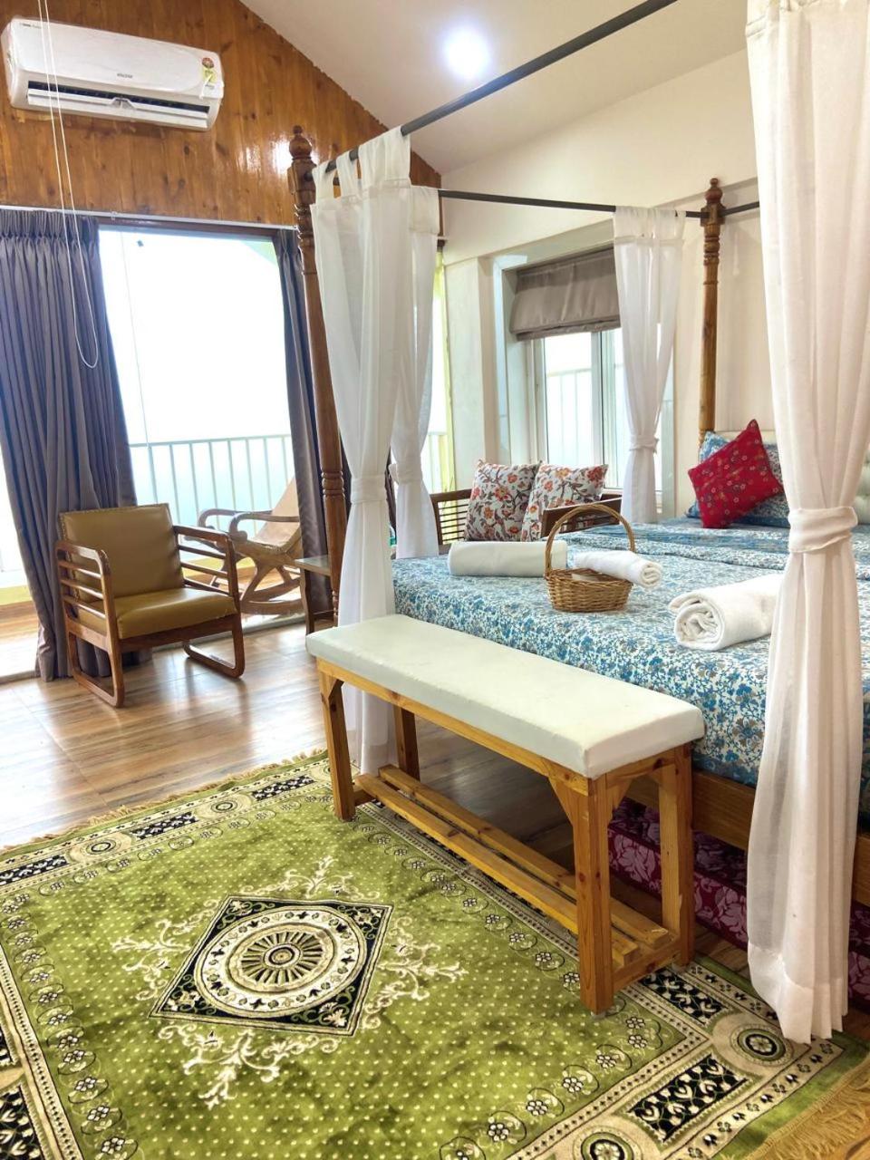 King Room with Mountain View