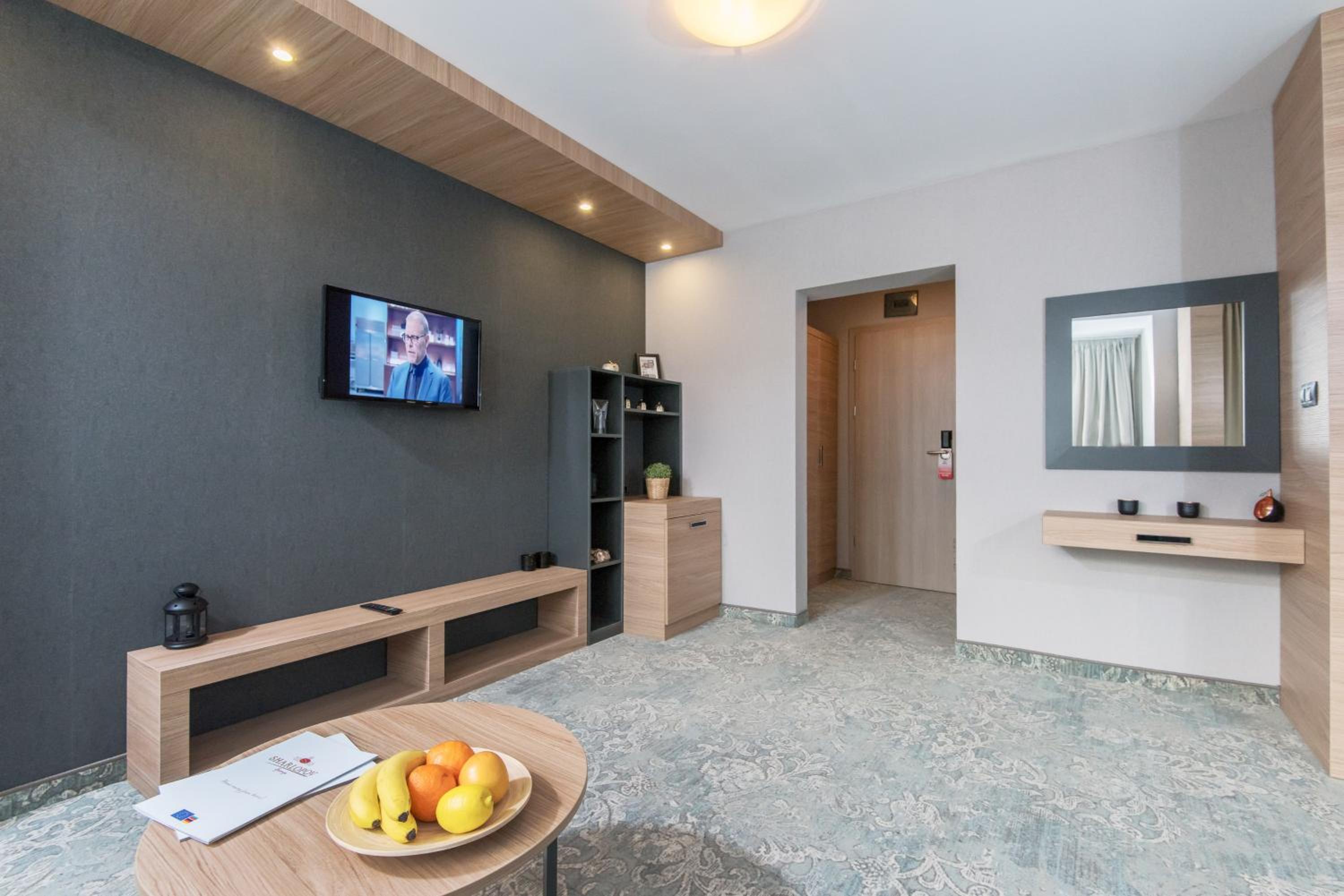 One-Bedroom Suite with Balcony
