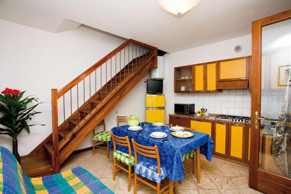 Two-Bedroom Apartment - Split Level - Photo 33