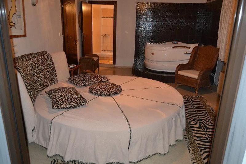 Double Room with Spa Bath photo 1