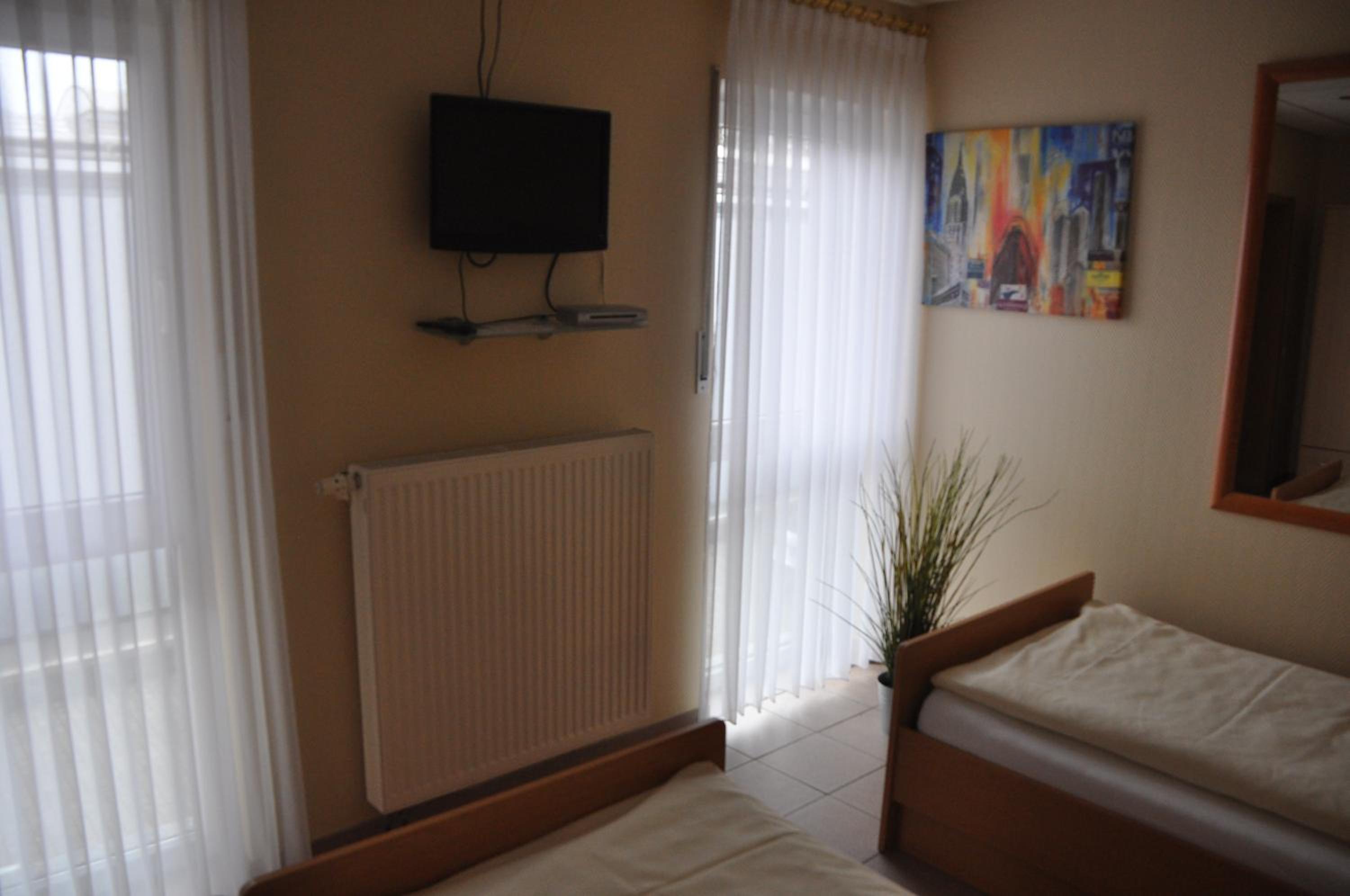 Budget Twin Room photo 3