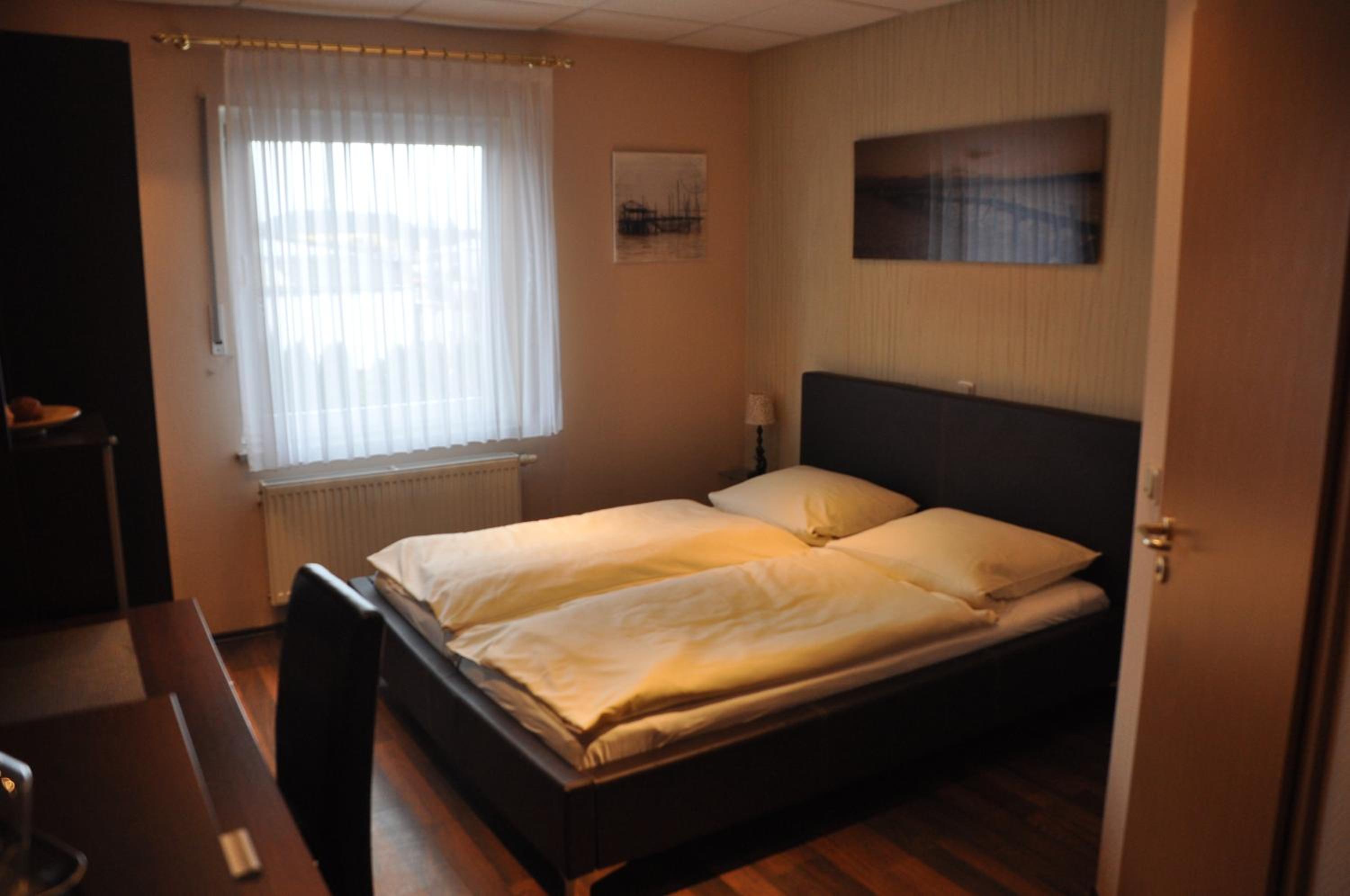 Budget Double Room photo 3