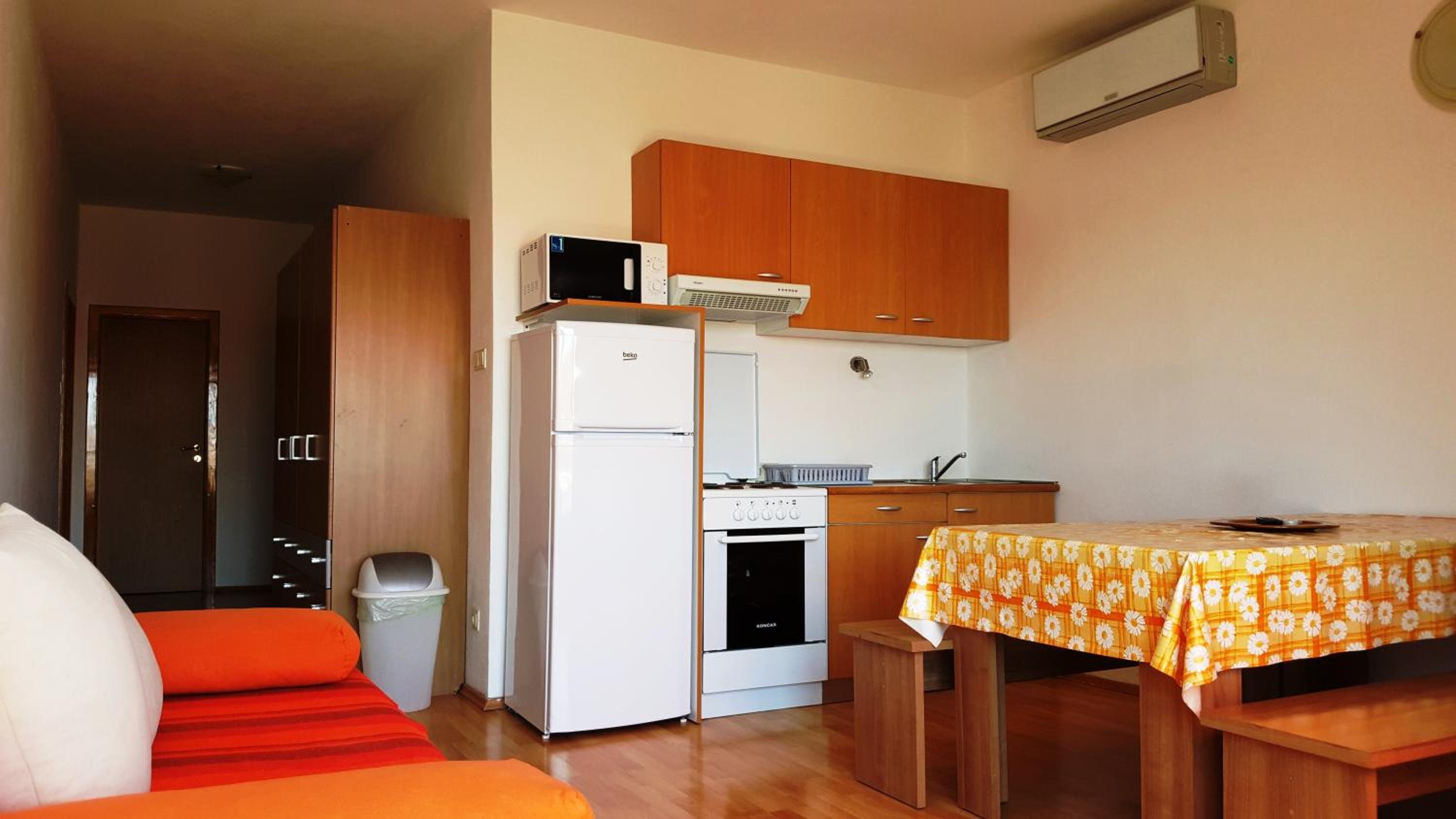 Three-Bedroom Apartment - Photo 8