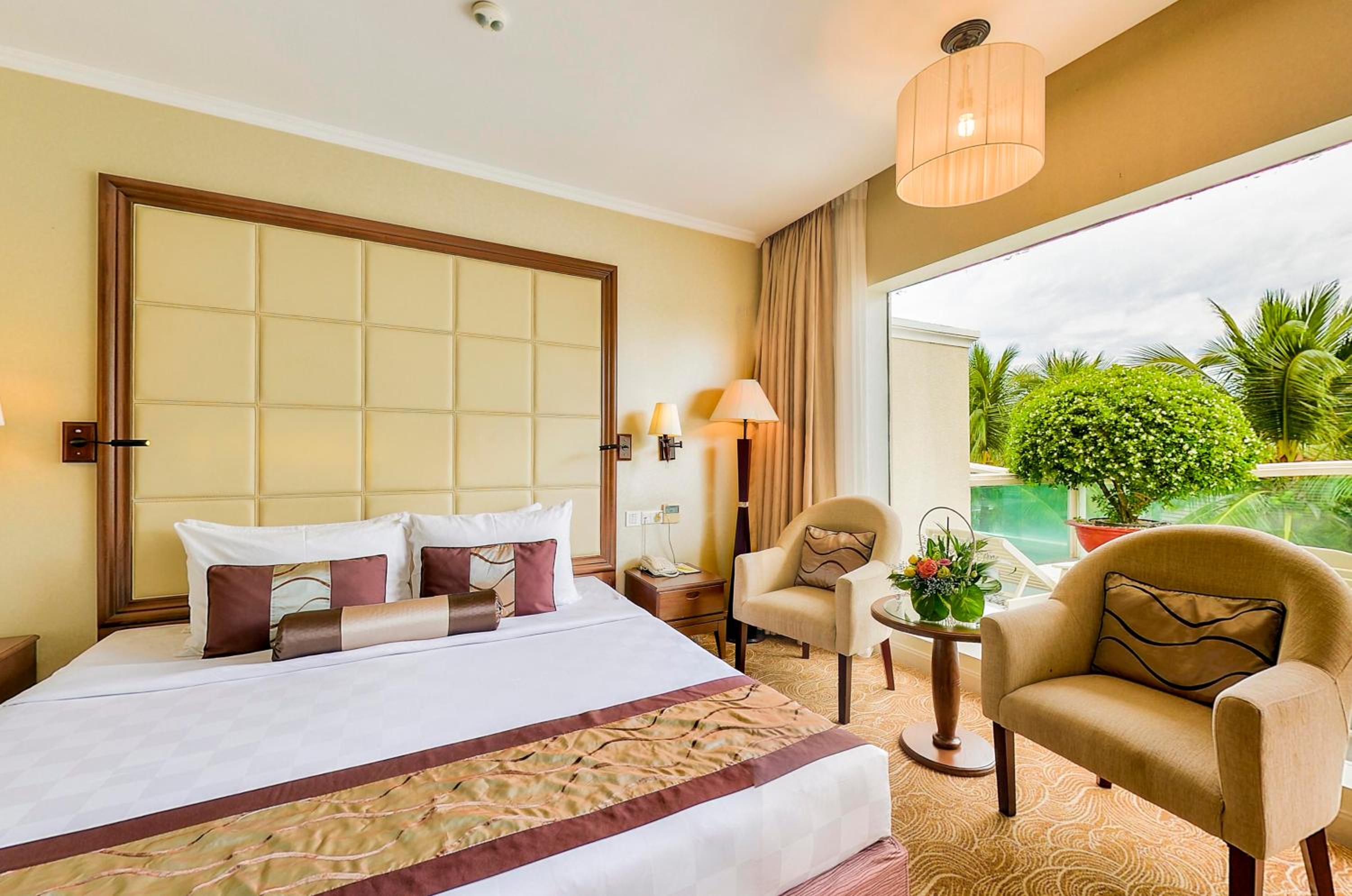 Superior Double or Twin Room with Pool View - Photo 3
