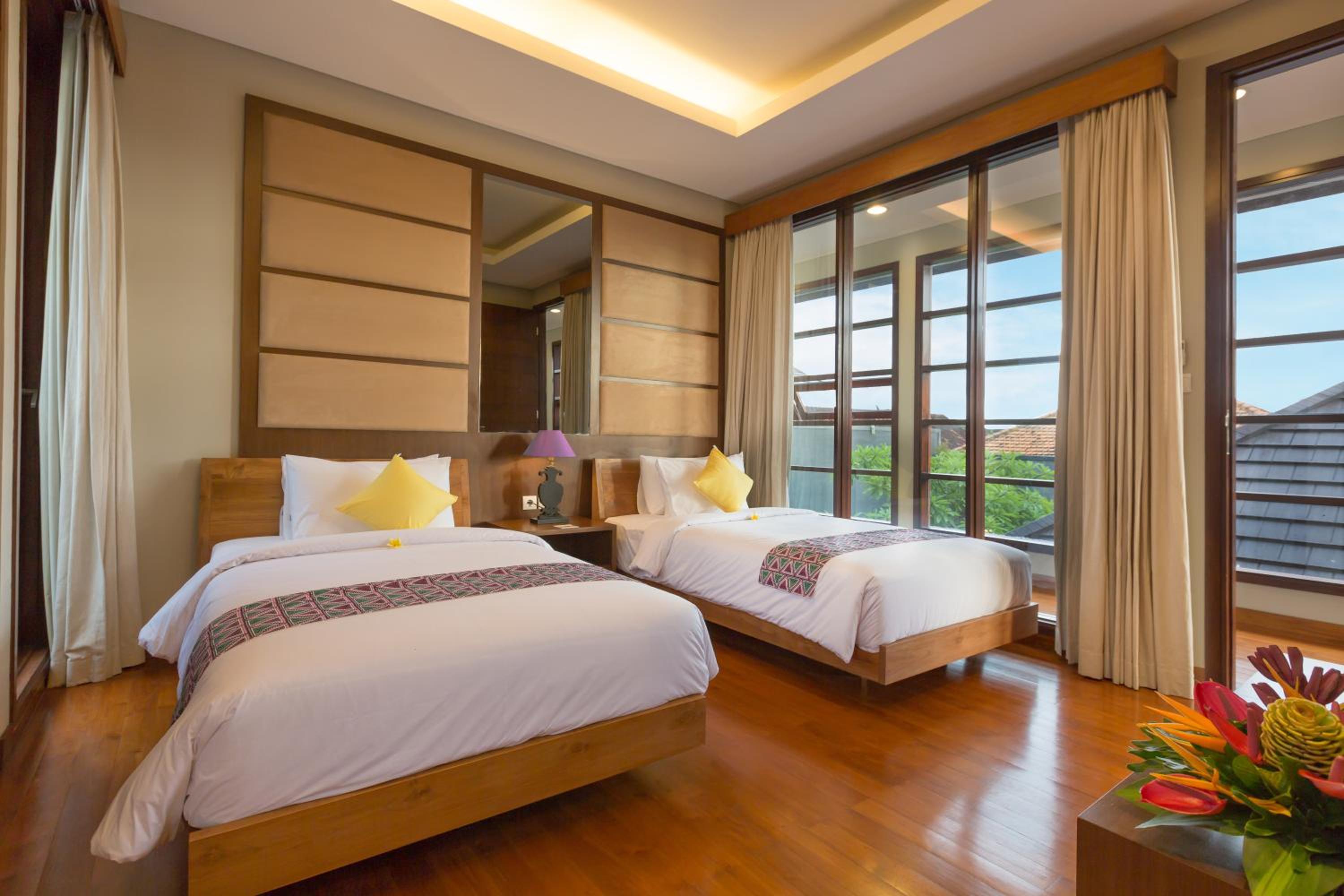 Three-Bedroom Villa with Private Pool - Photo 3
