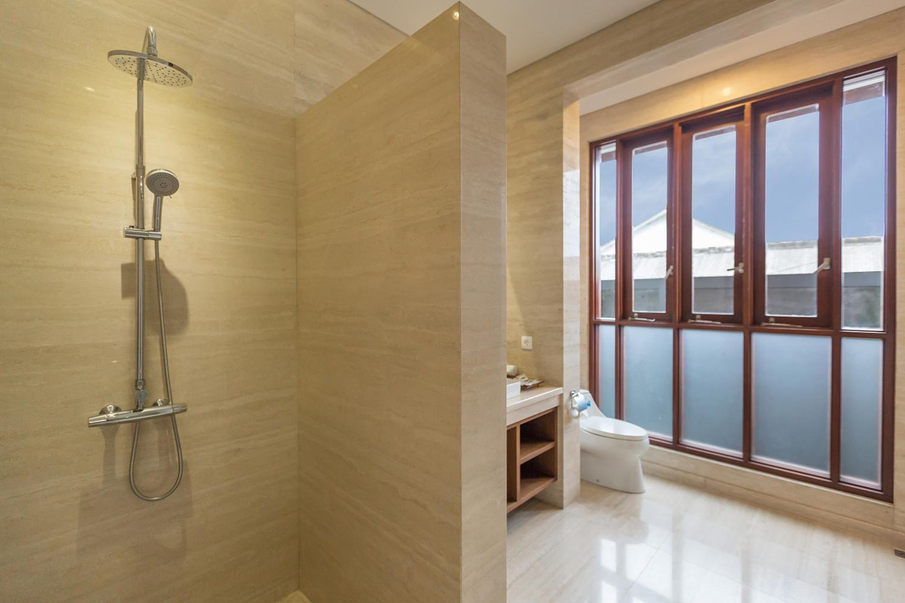 Three-Bedroom Villa with Private Pool - Photo 10