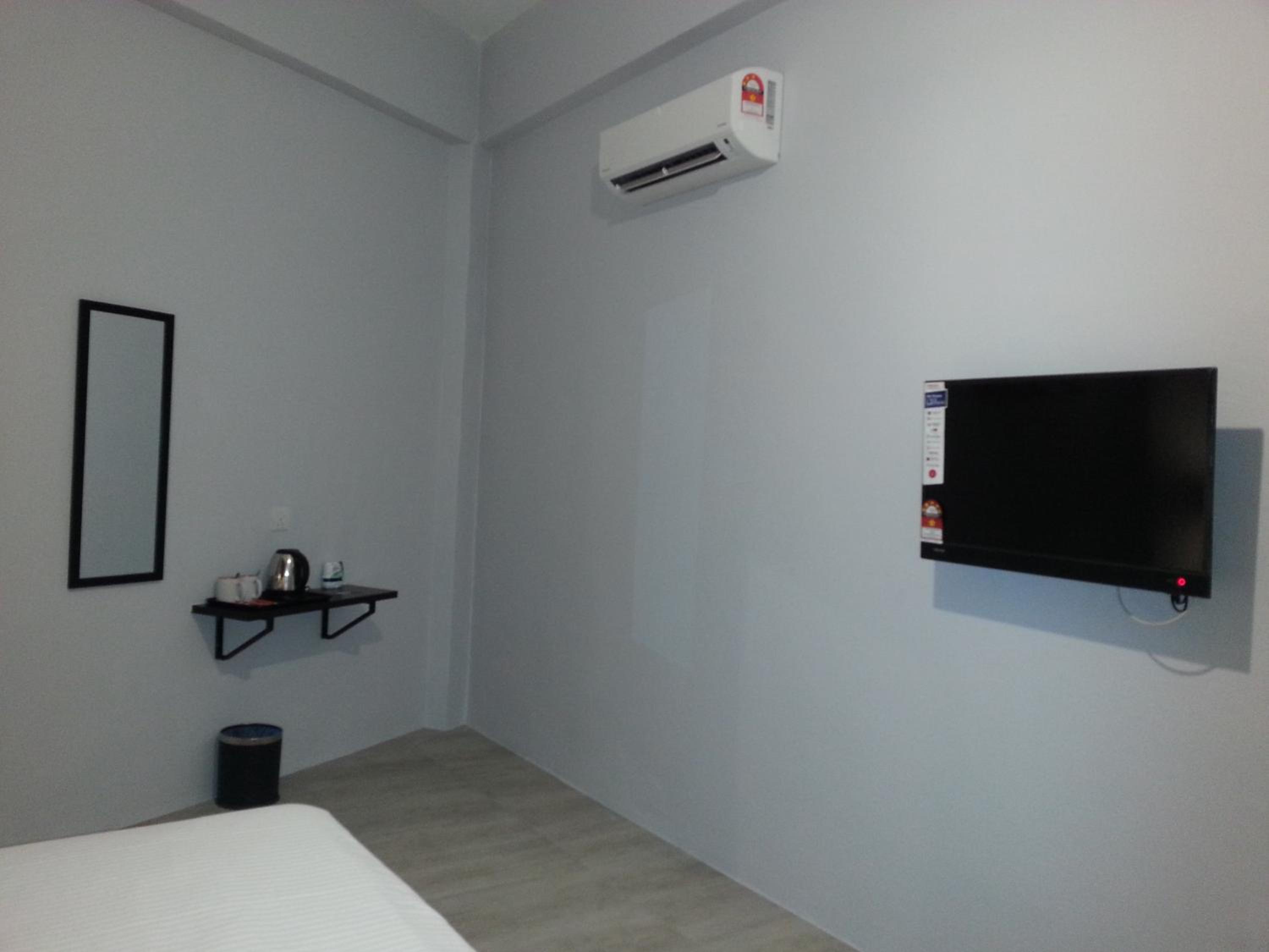 Deluxe Double Room No Windows photo 3