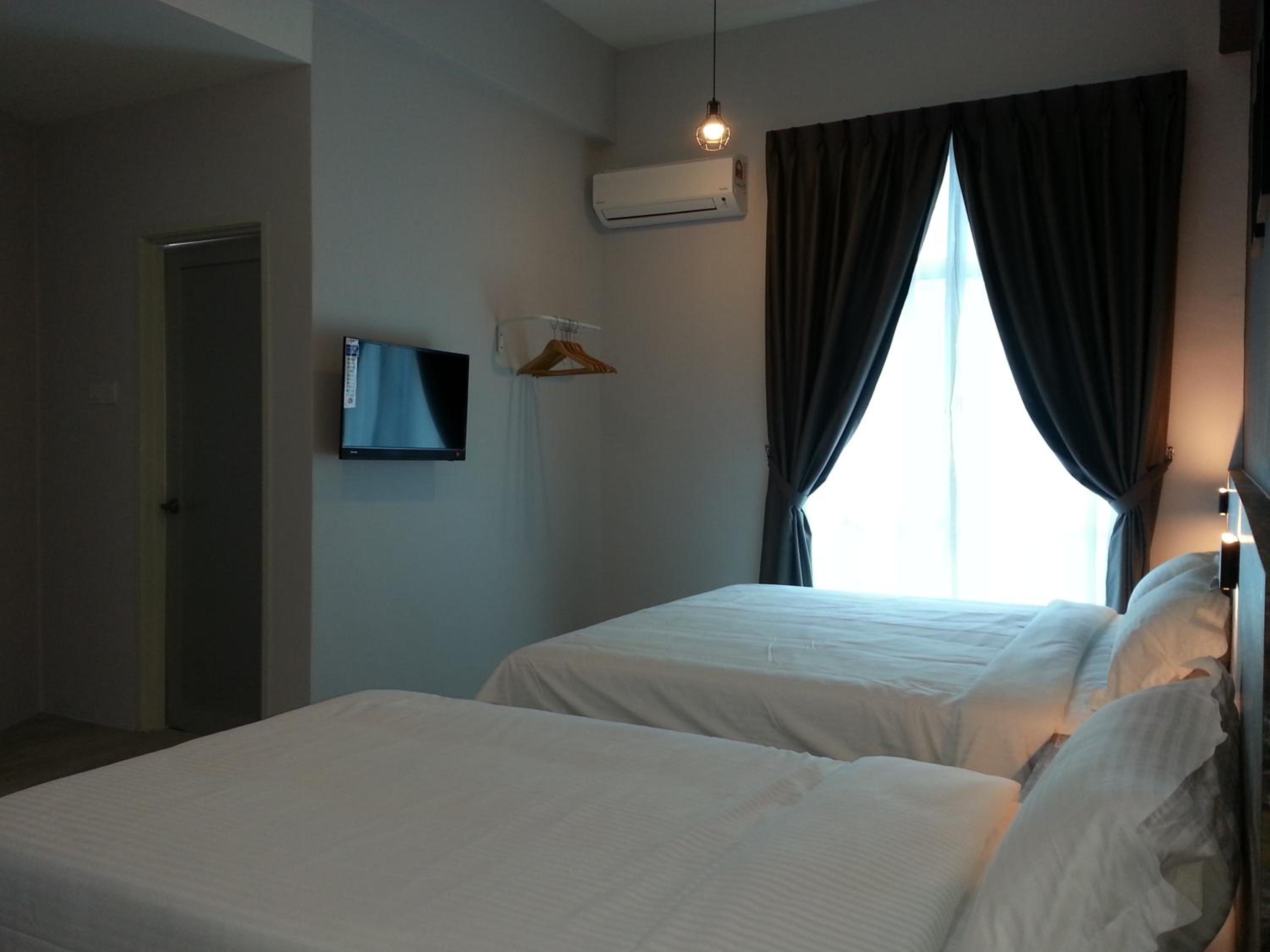 Deluxe Family Suite photo 2