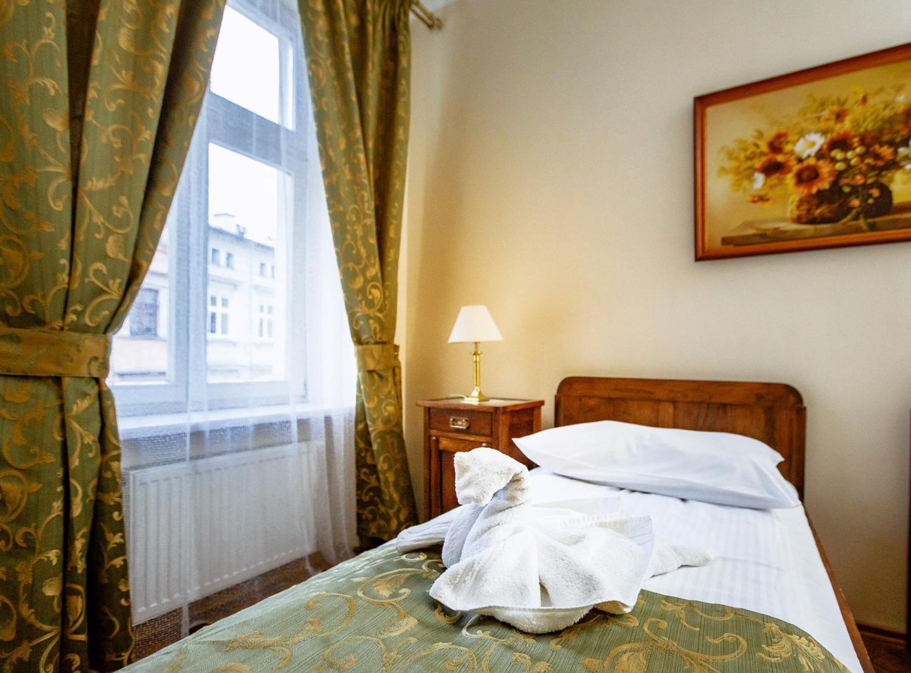Double or Twin Room - Photo 6