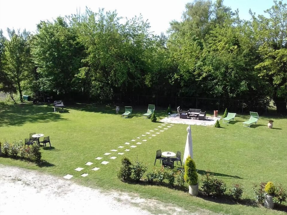 Standard Triple Room, Garden View photo 2