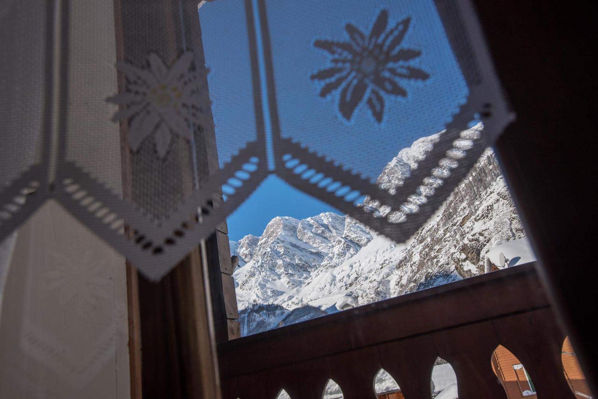 Quadruple Room with Mountain View - Photo 4