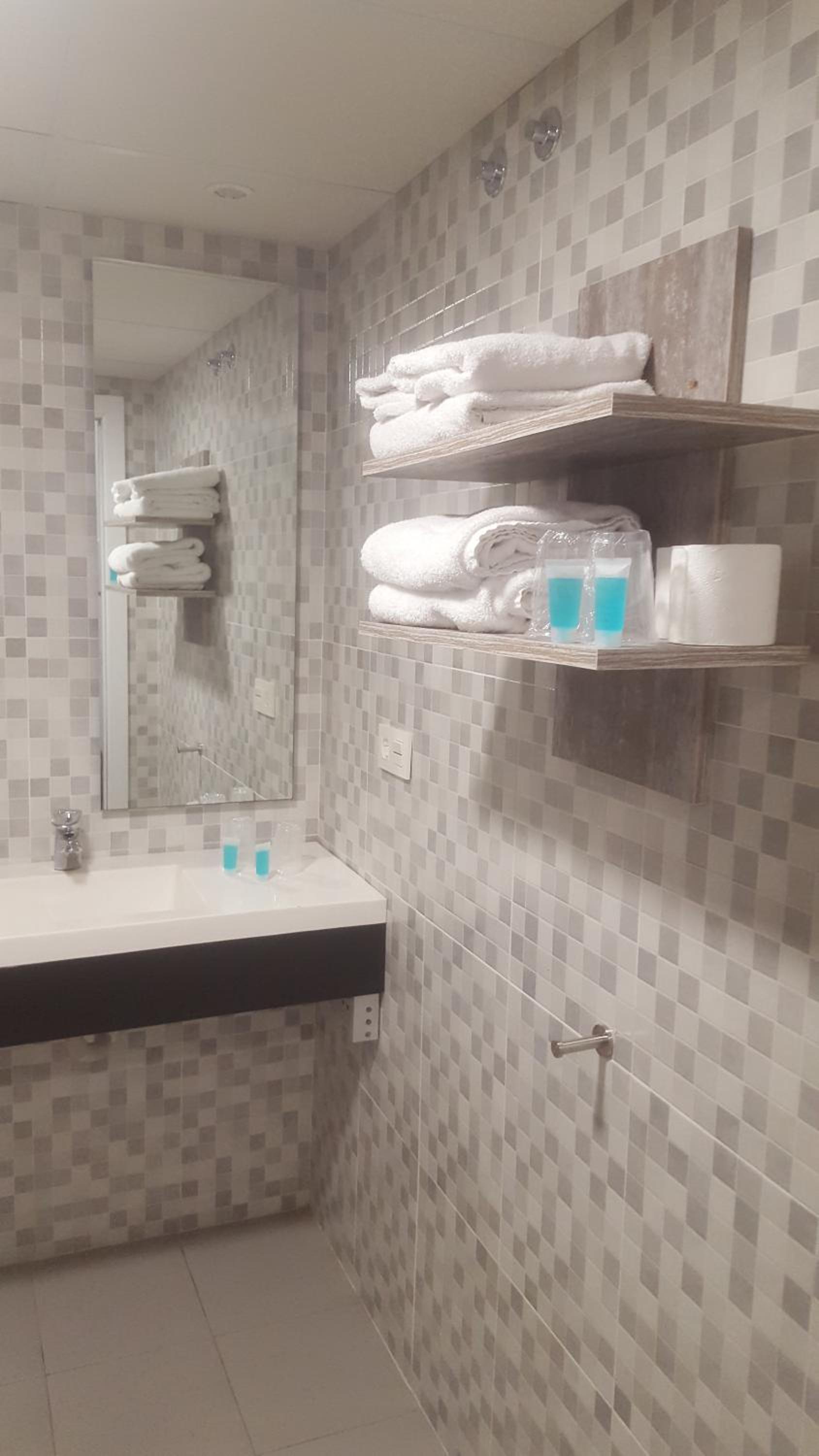 Twin Room - Disability Access photo 2