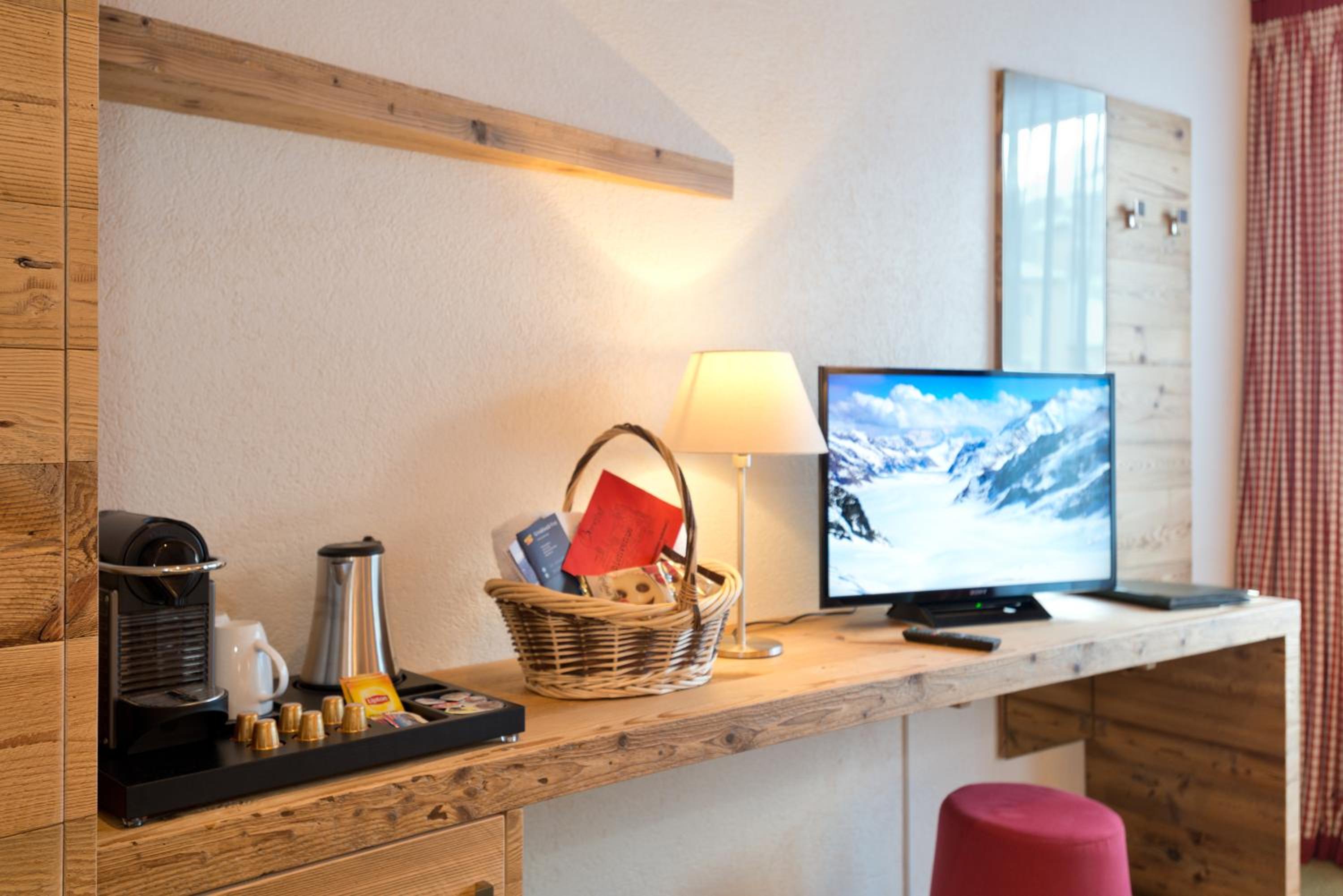 Deluxe Double Room - Eiger View, photo 7