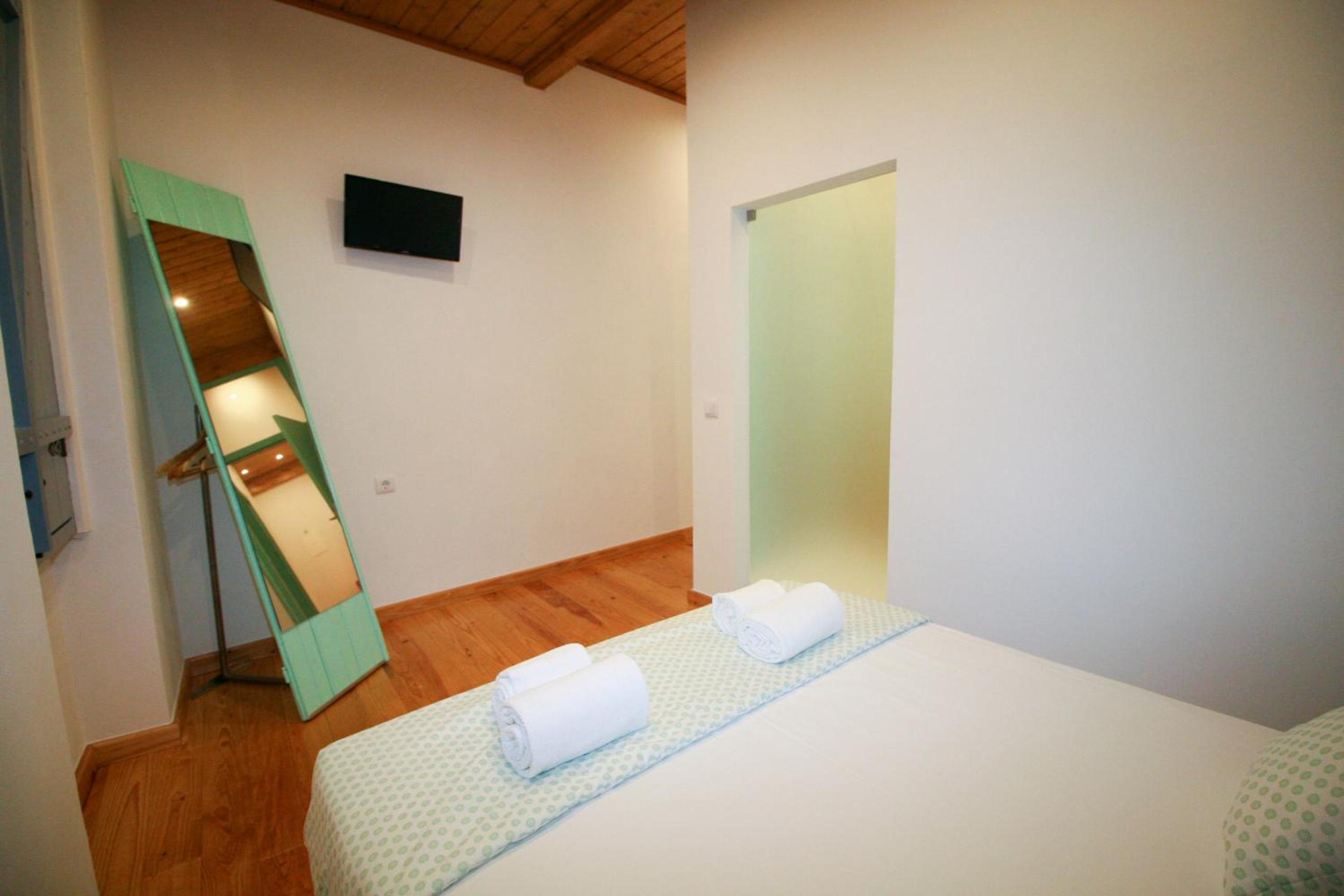Double Room with Private Bathroom - Photo 8