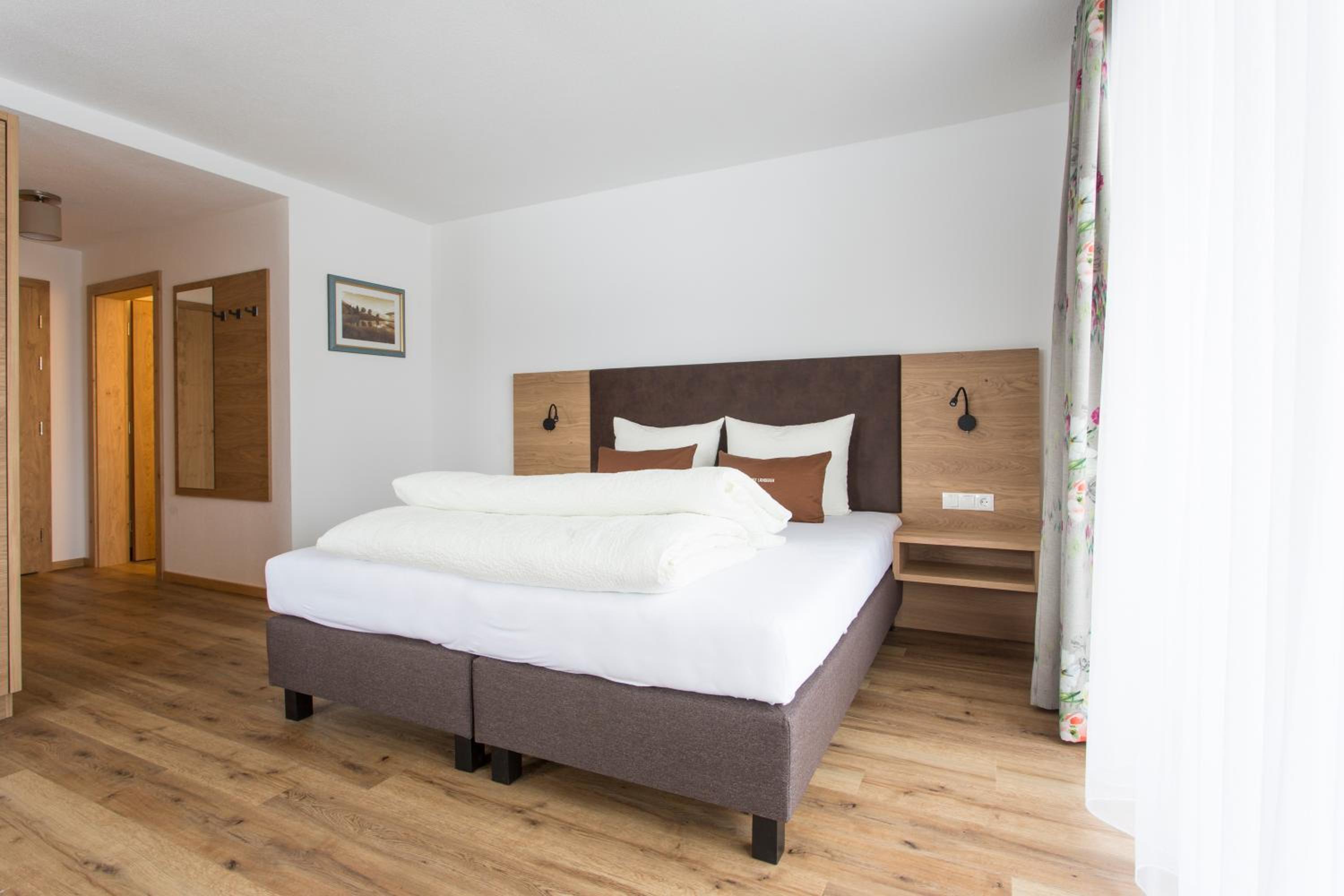 Double Room with Balcony - Photo 4