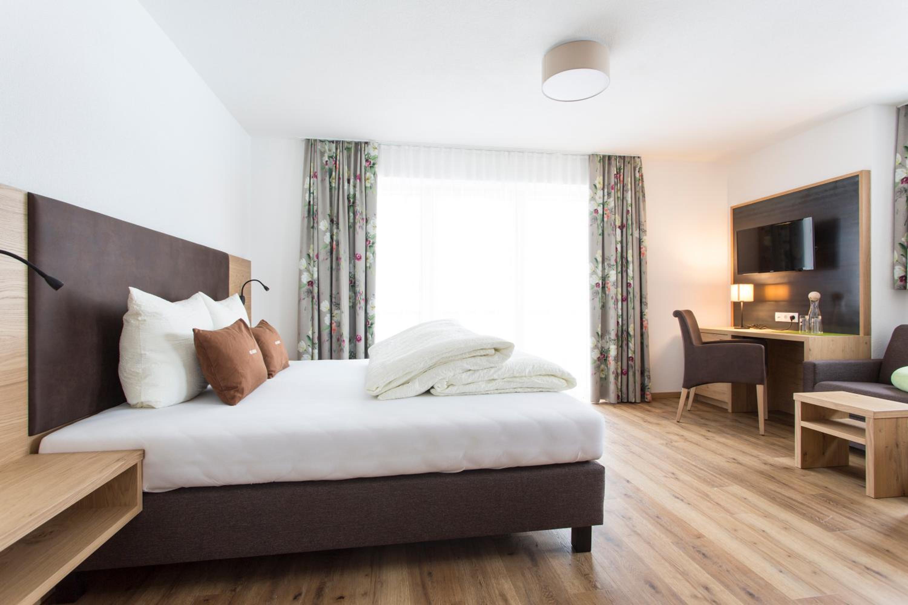 Double Room with Balcony - Photo 2