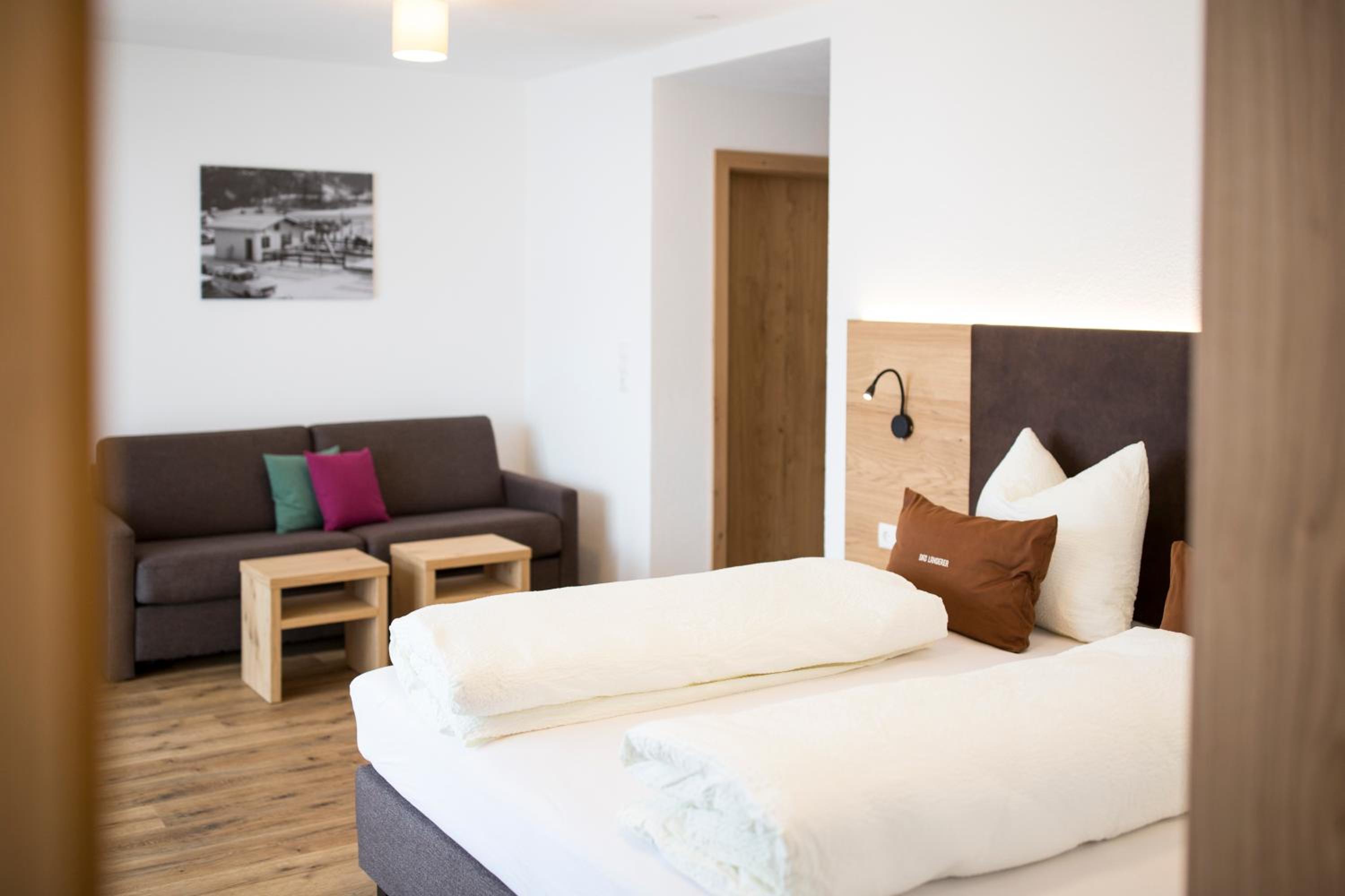 Double Room with Balcony - Photo 7