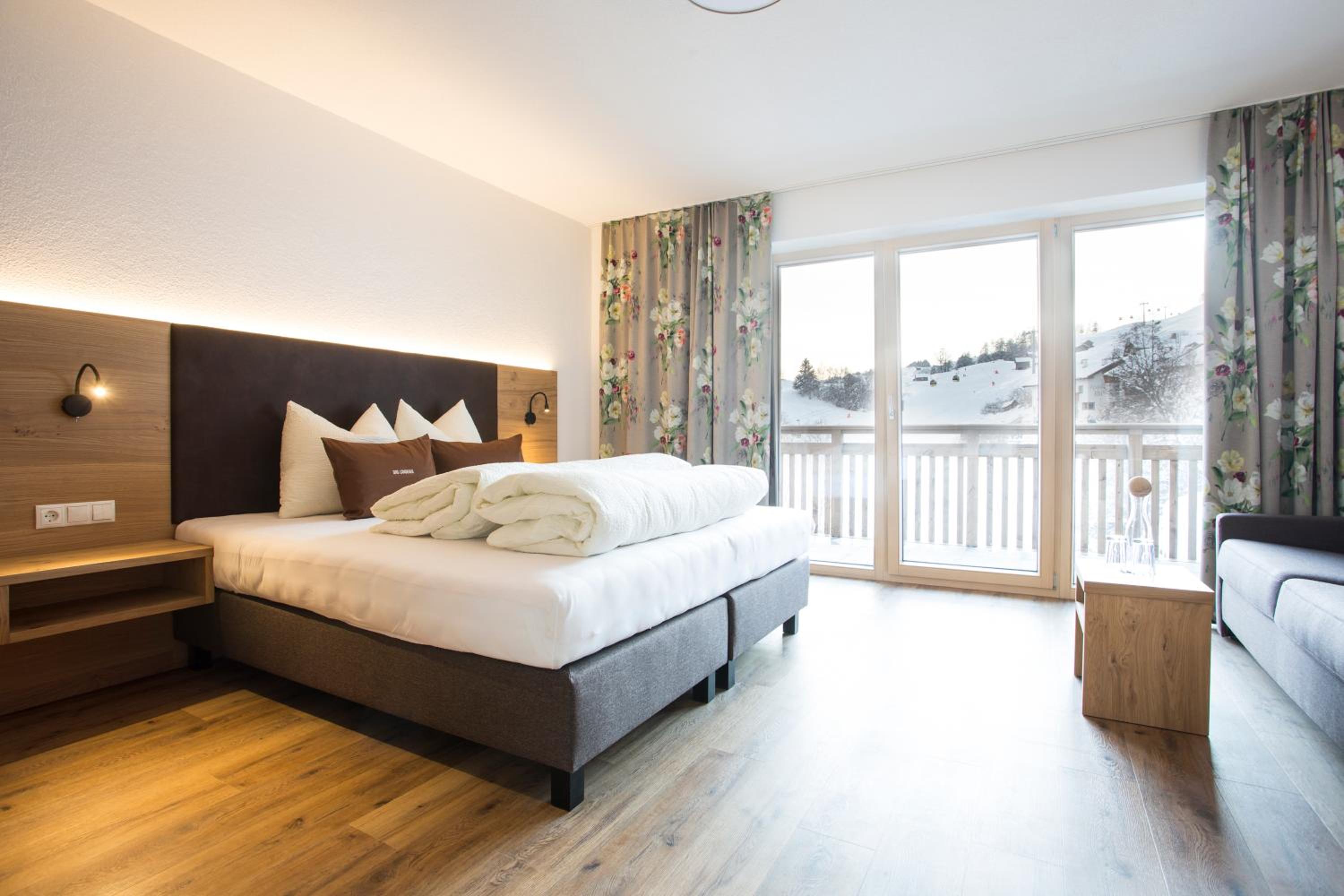Deluxe Double Room with Balcony - Photo 1