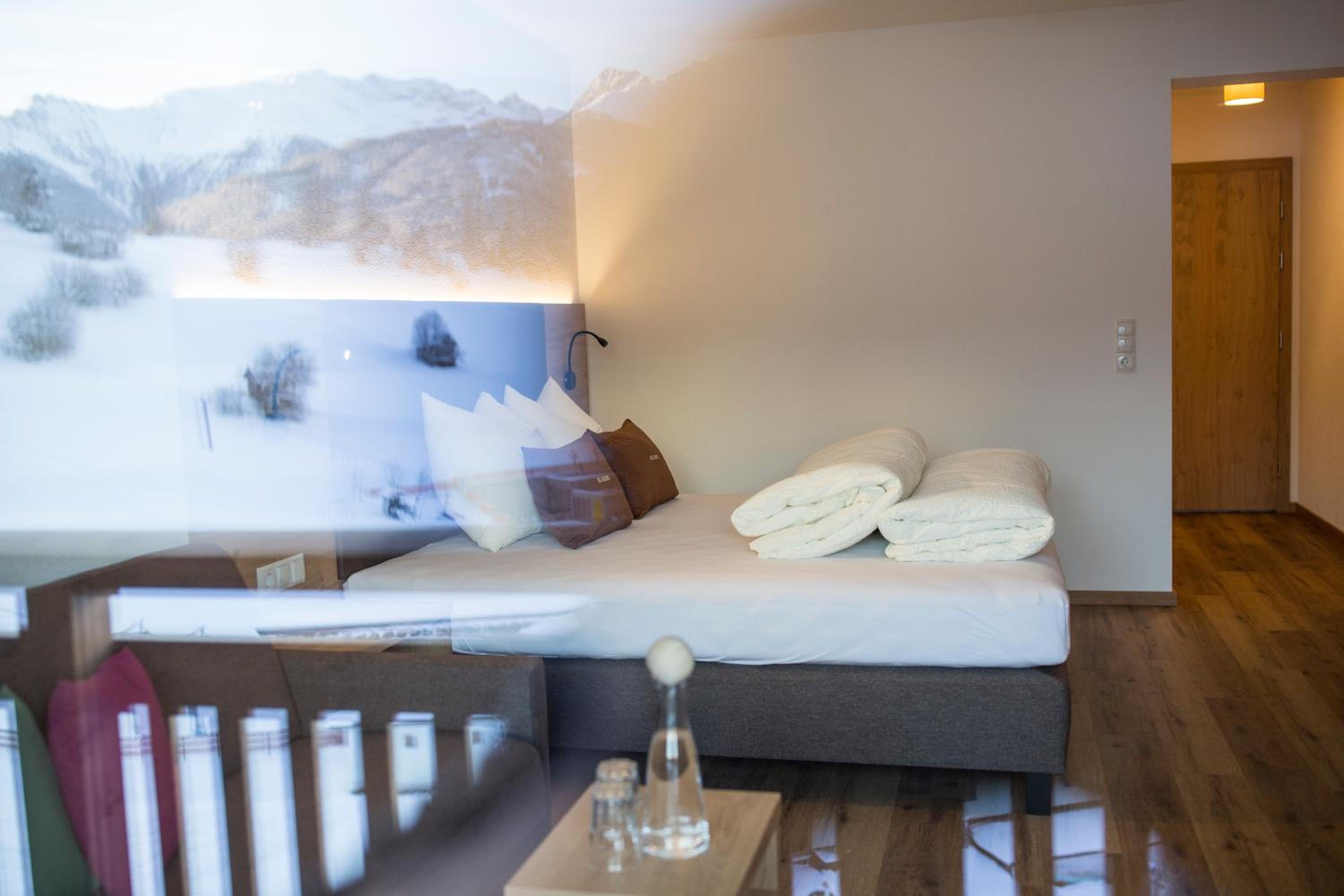 Deluxe Double Room with Balcony - Photo 7