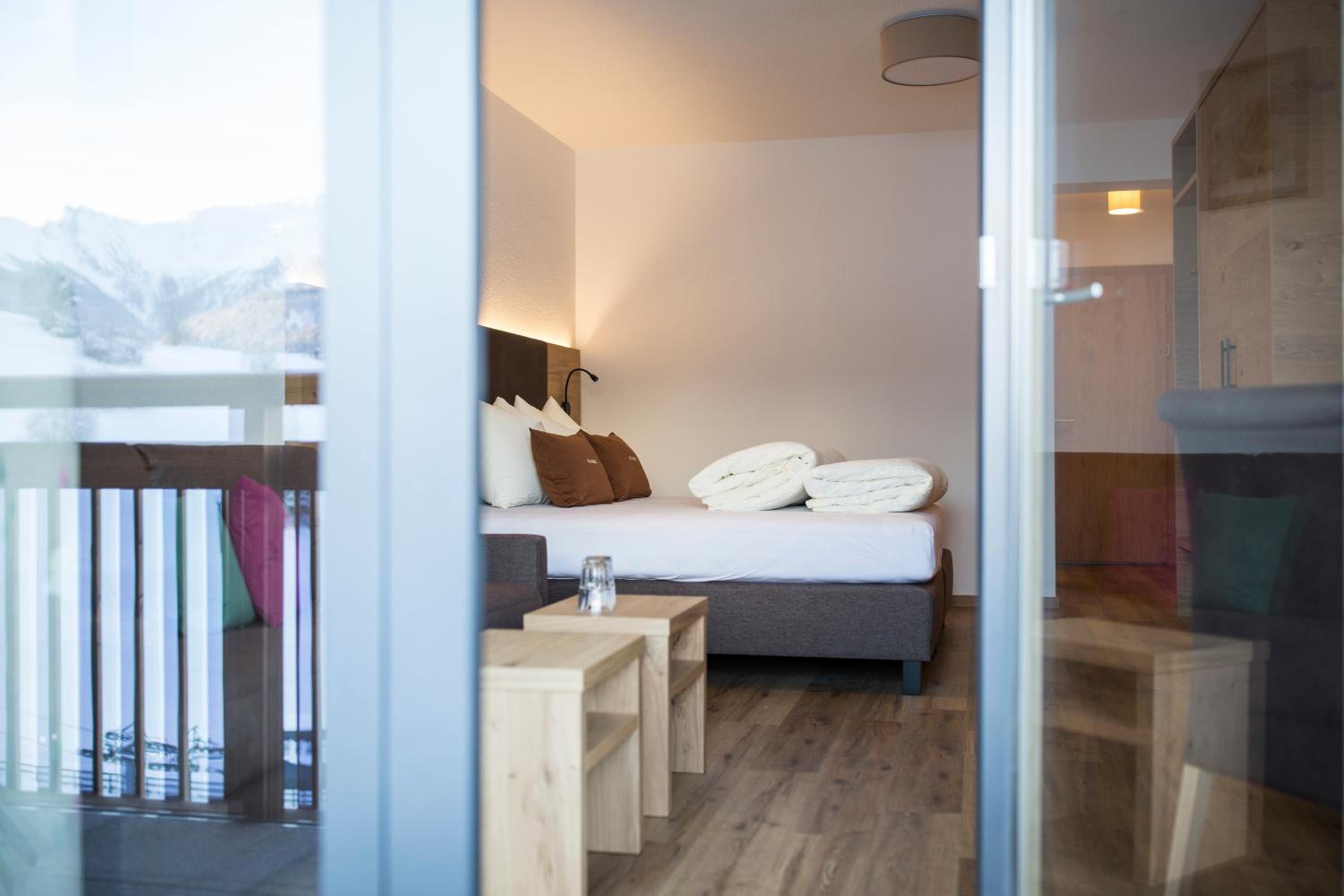 Deluxe Double Room with Balcony - Photo 6