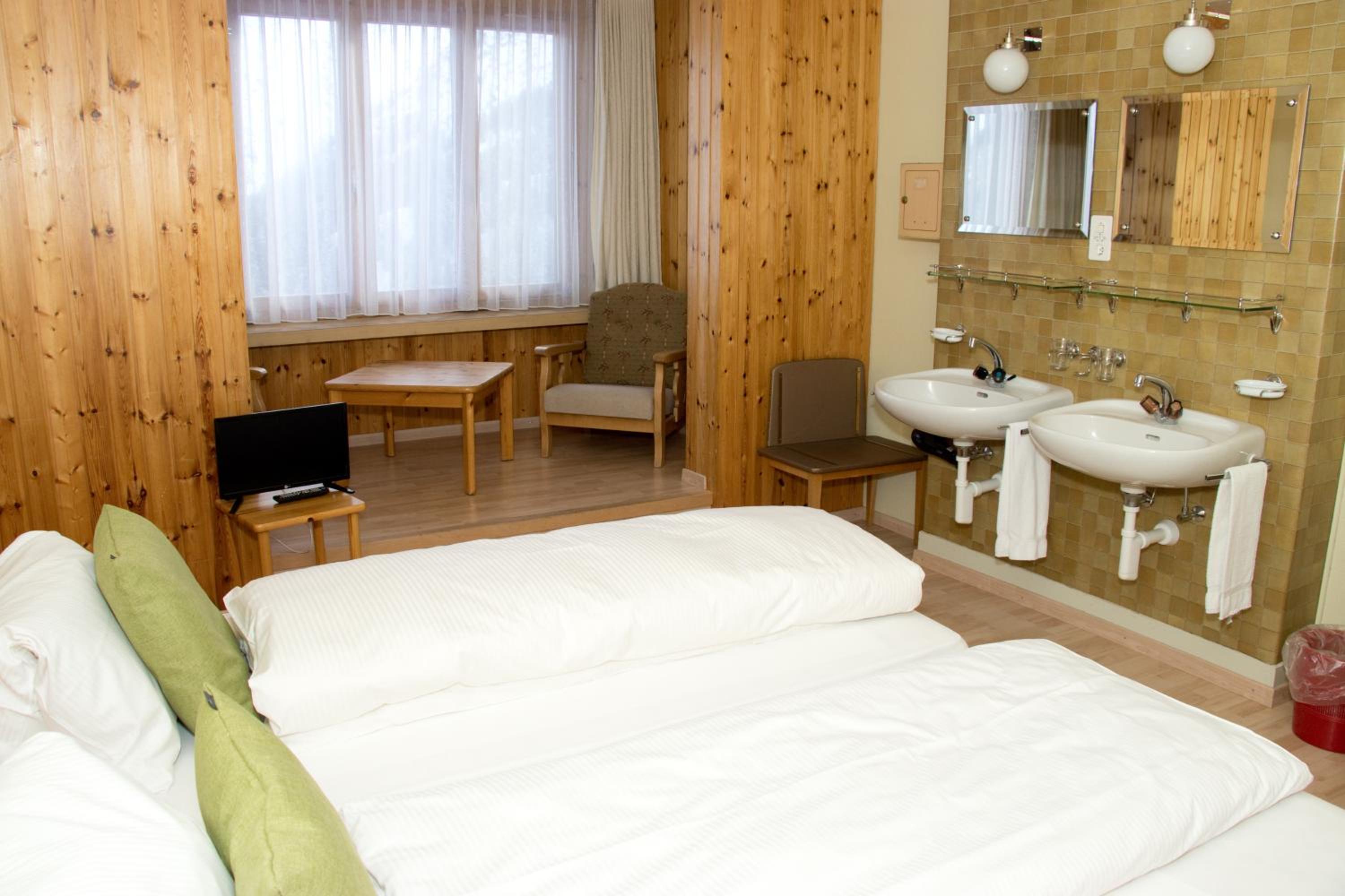 Twin Room with Shared Bathroom photo 2