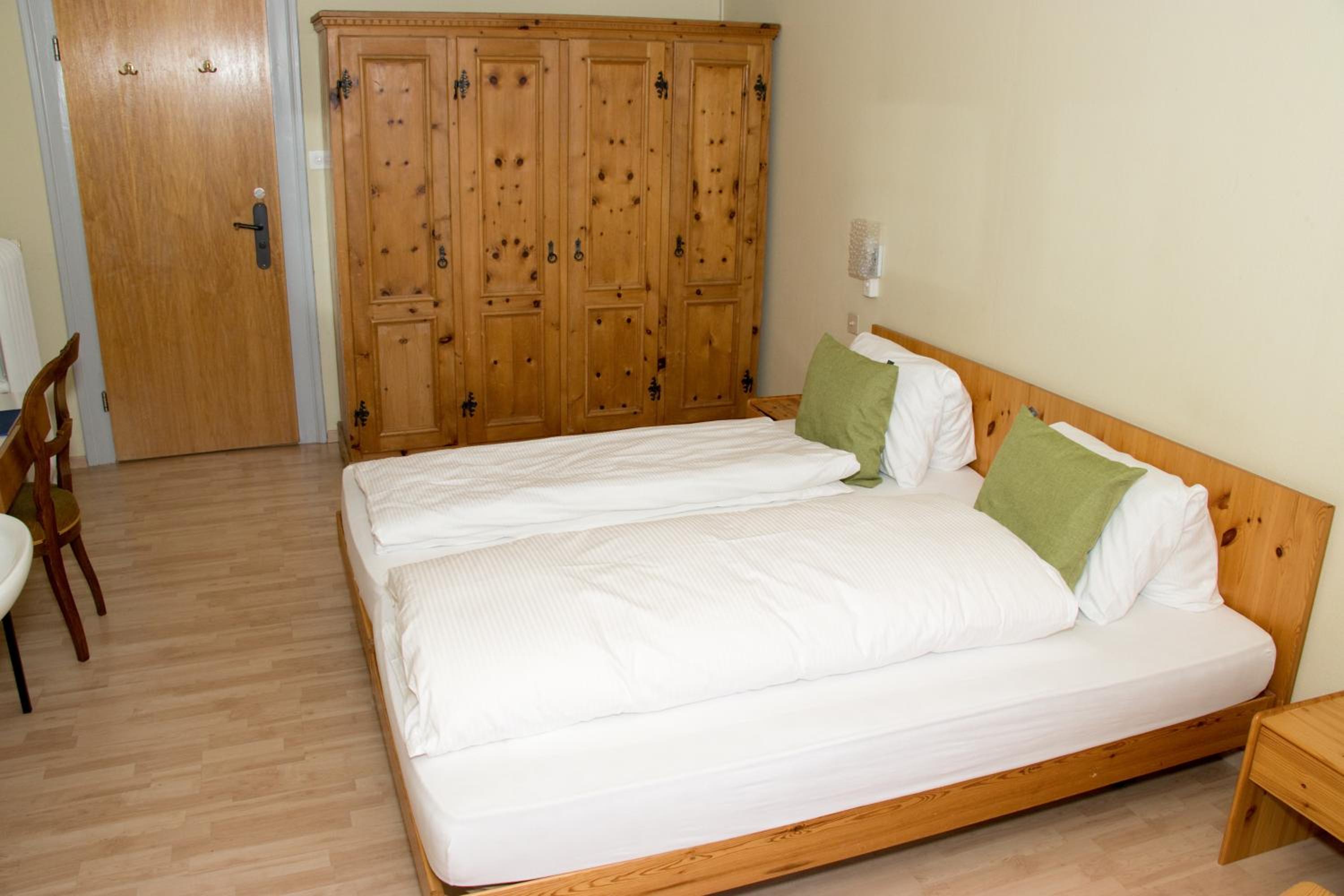 Twin Room with Shared Bathroom photo 1