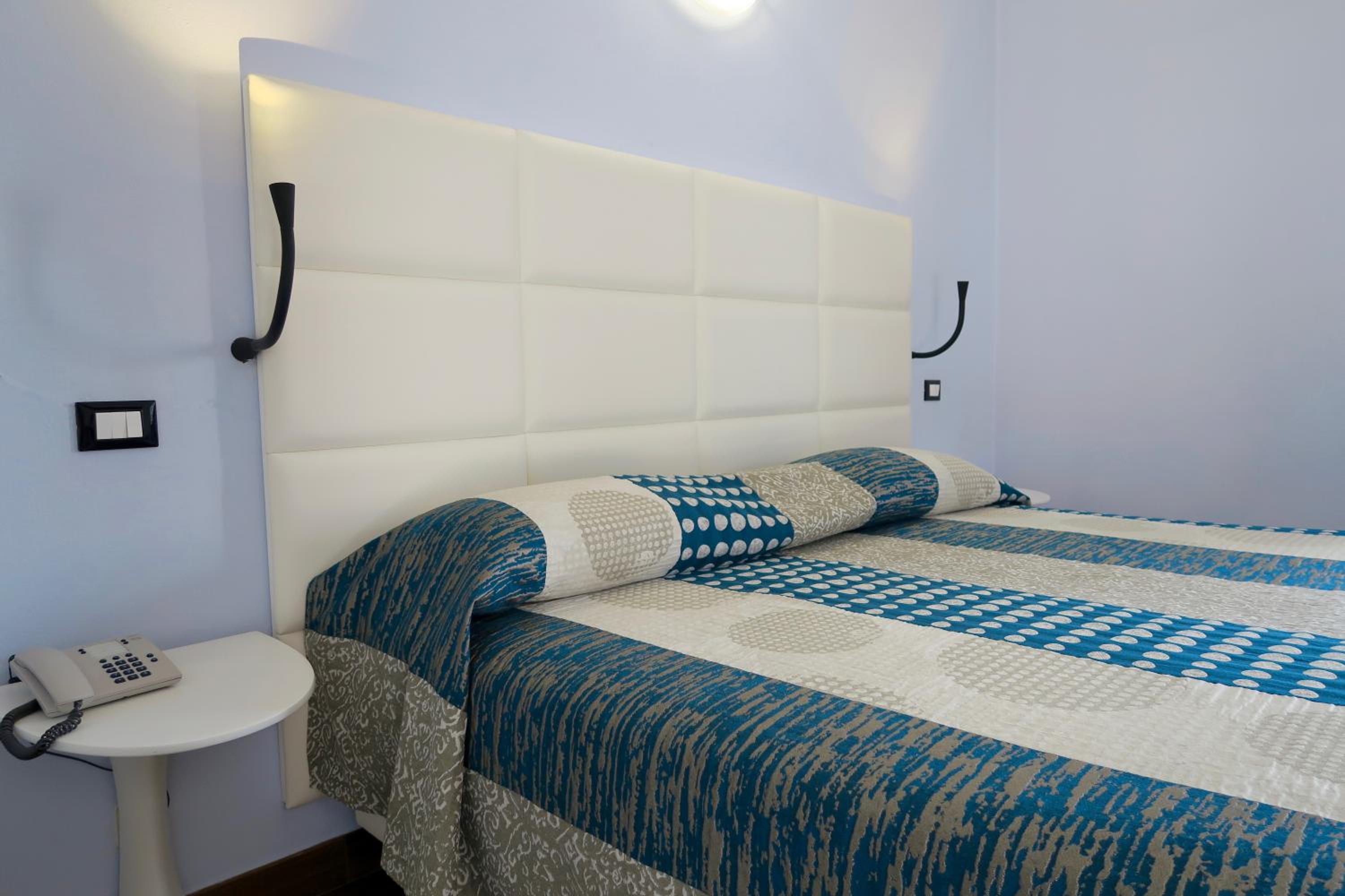Double Room - Photo 8